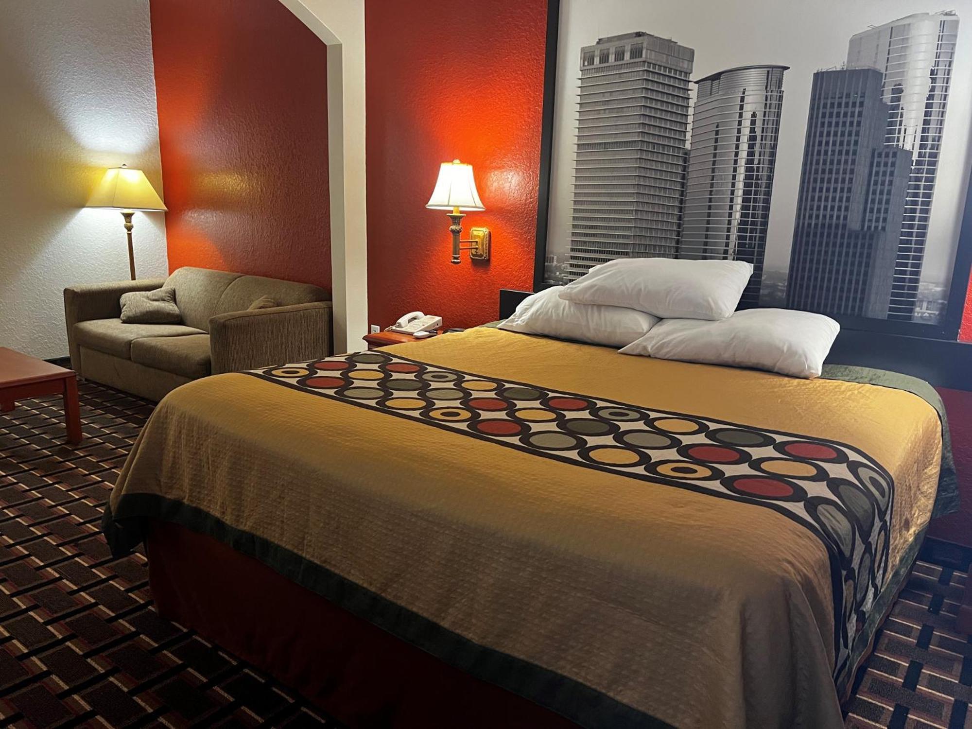 1 King Bed Studio Suite Non-Smoking