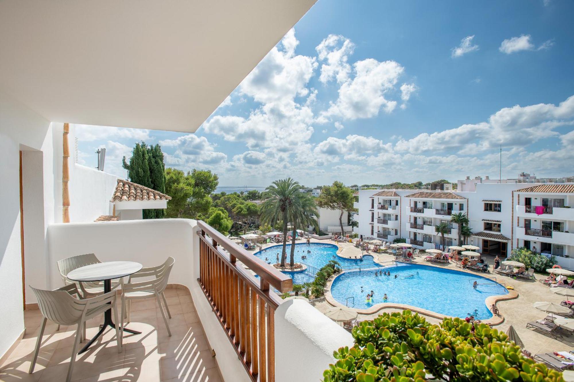 Apartamento con vistas a la piscina