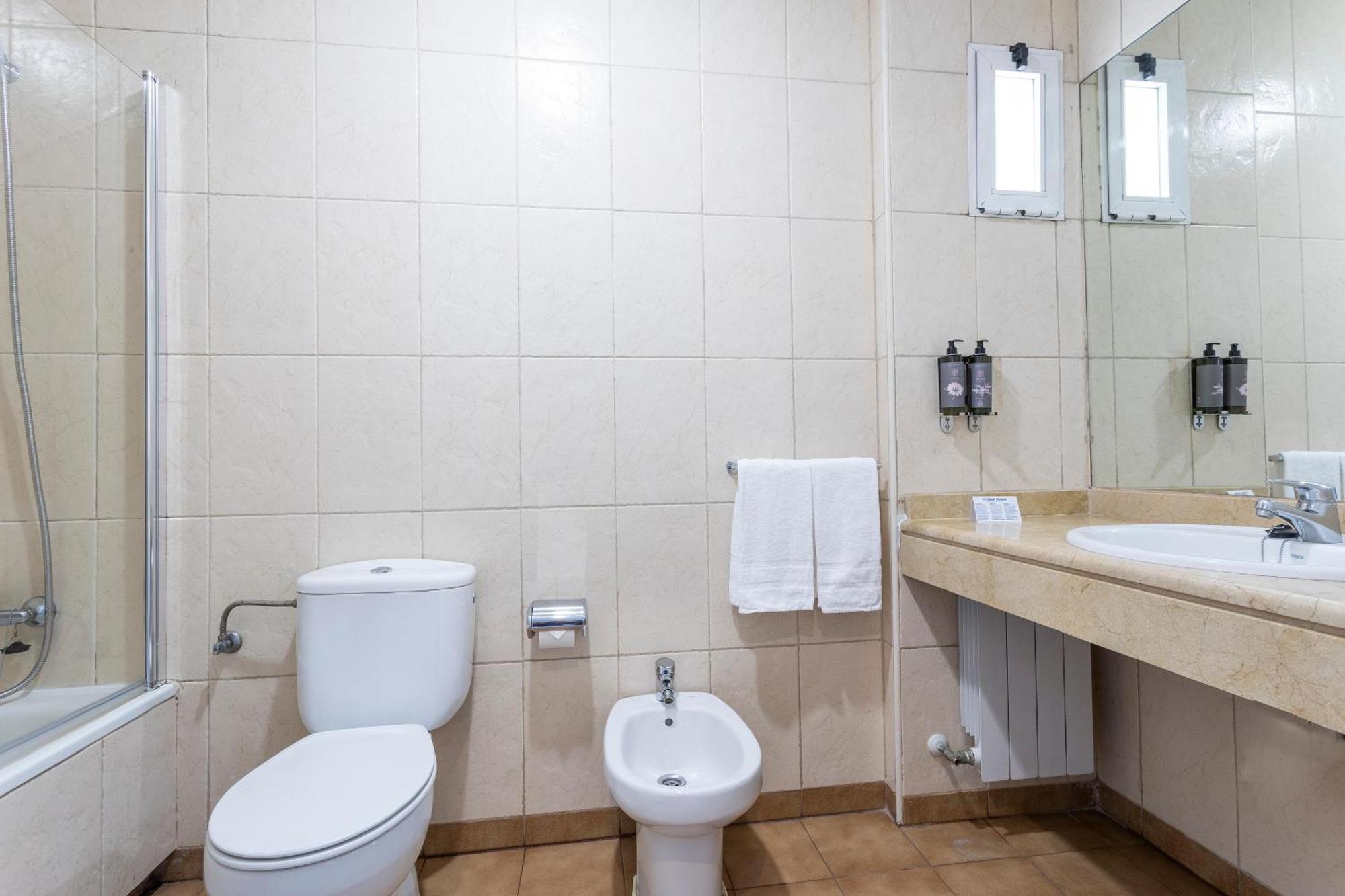 Family Room,1544097103:JPEG