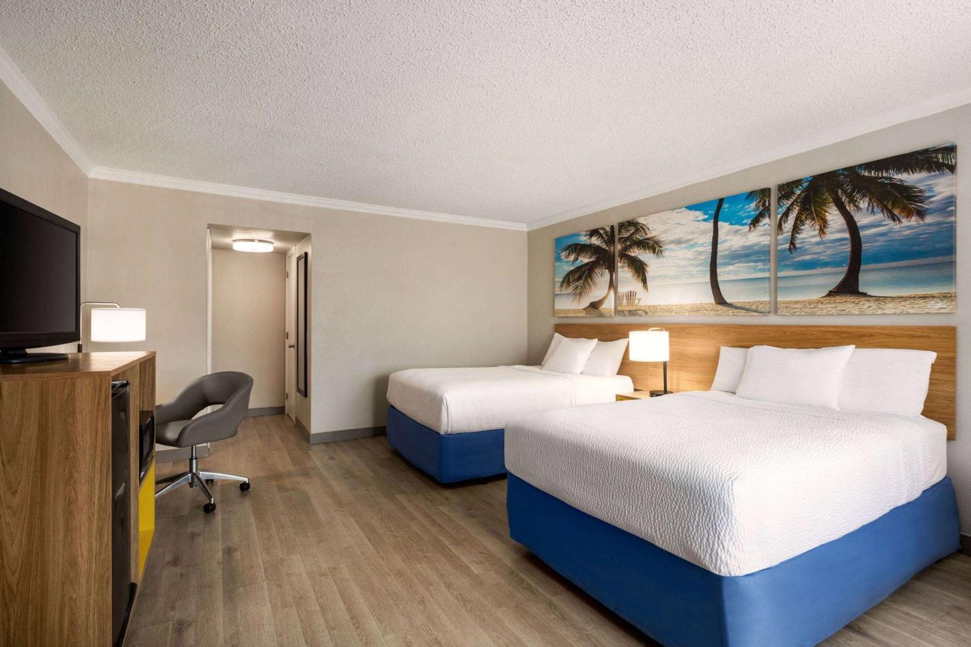 Deluxe Double Room with Two Double Beds - Non-Smoking,1544910307:JPEG