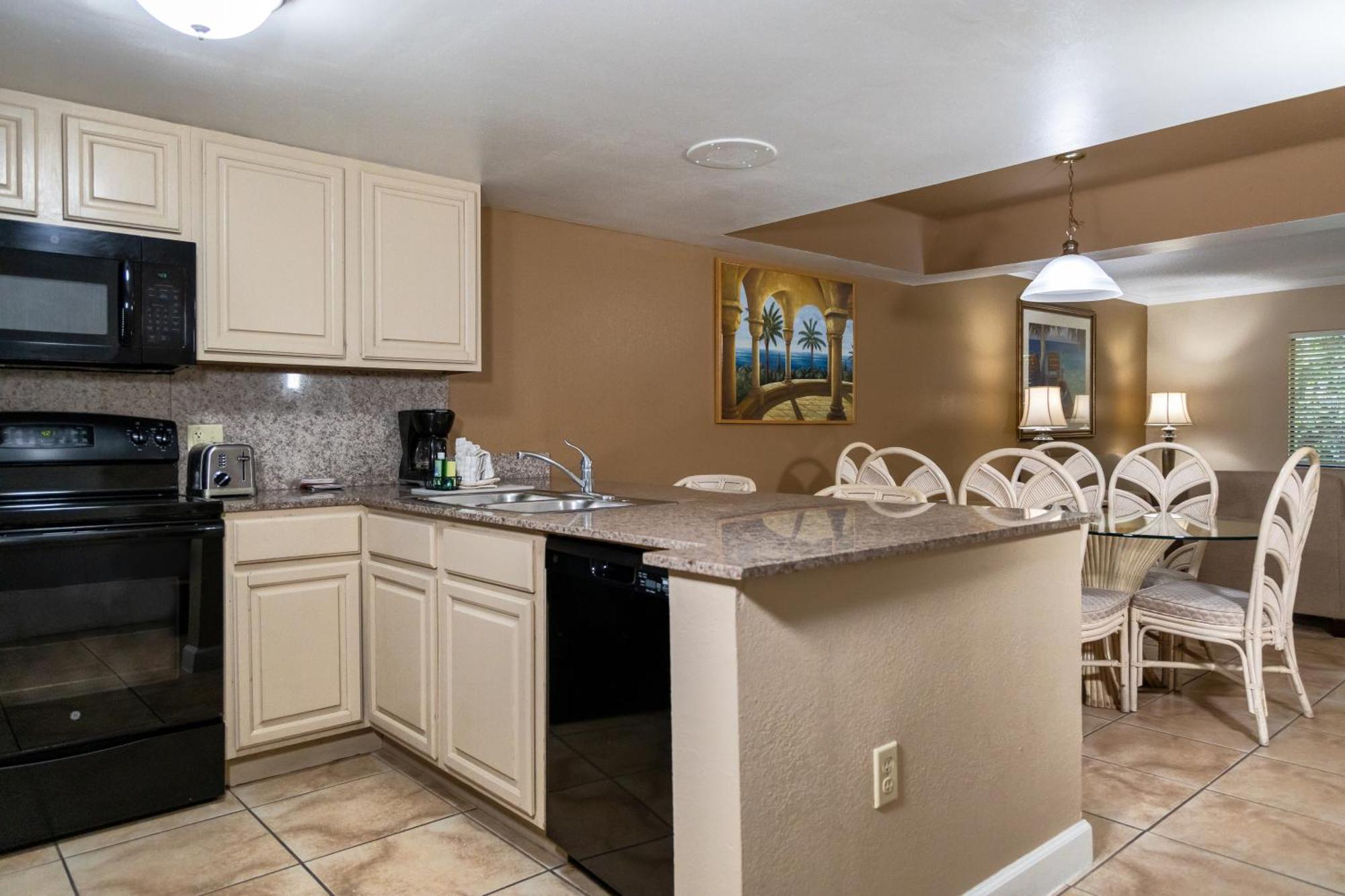 One-Bedroom Suite at the Oaks