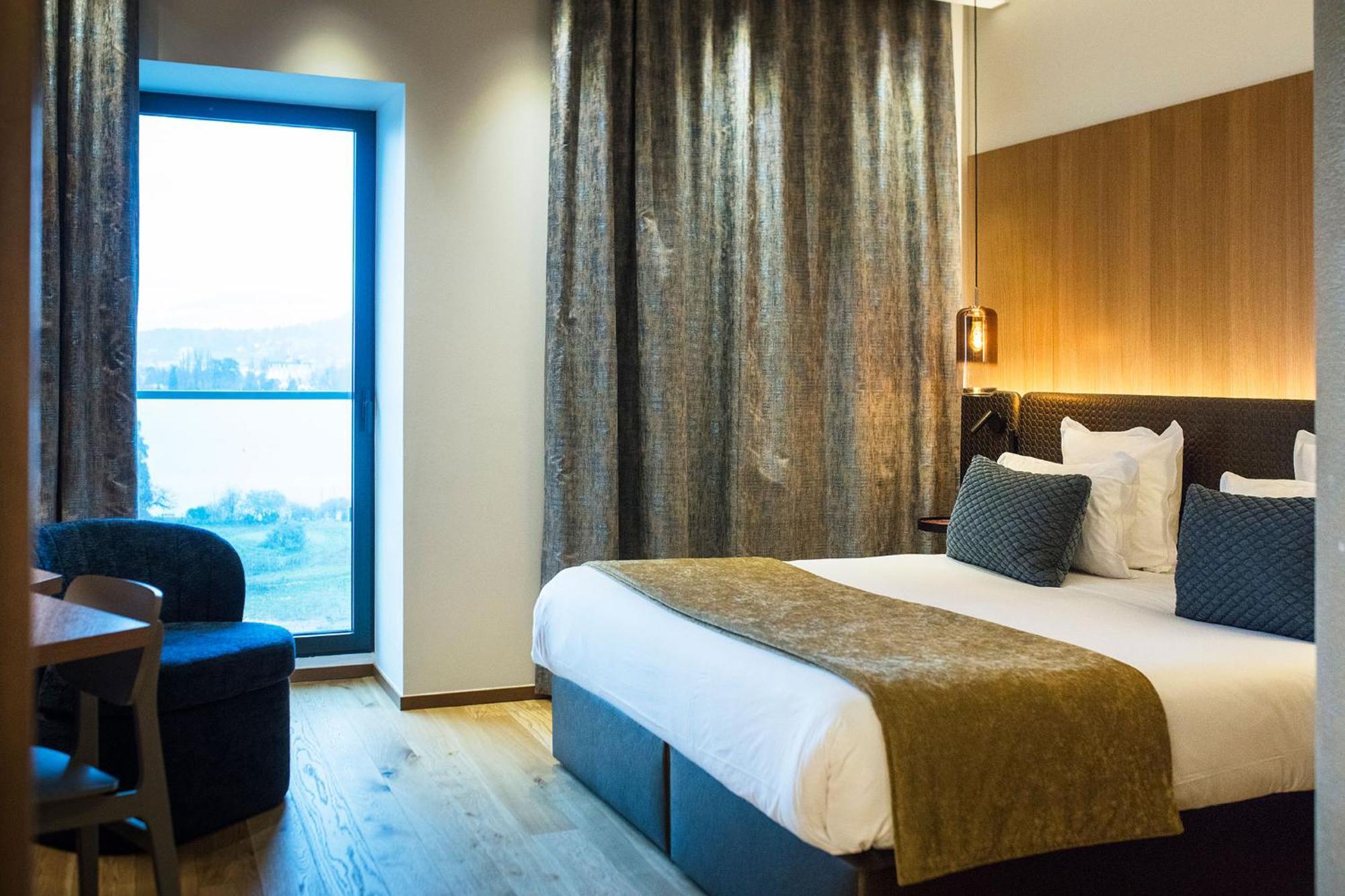 Superior Double or Twin Room Lake View