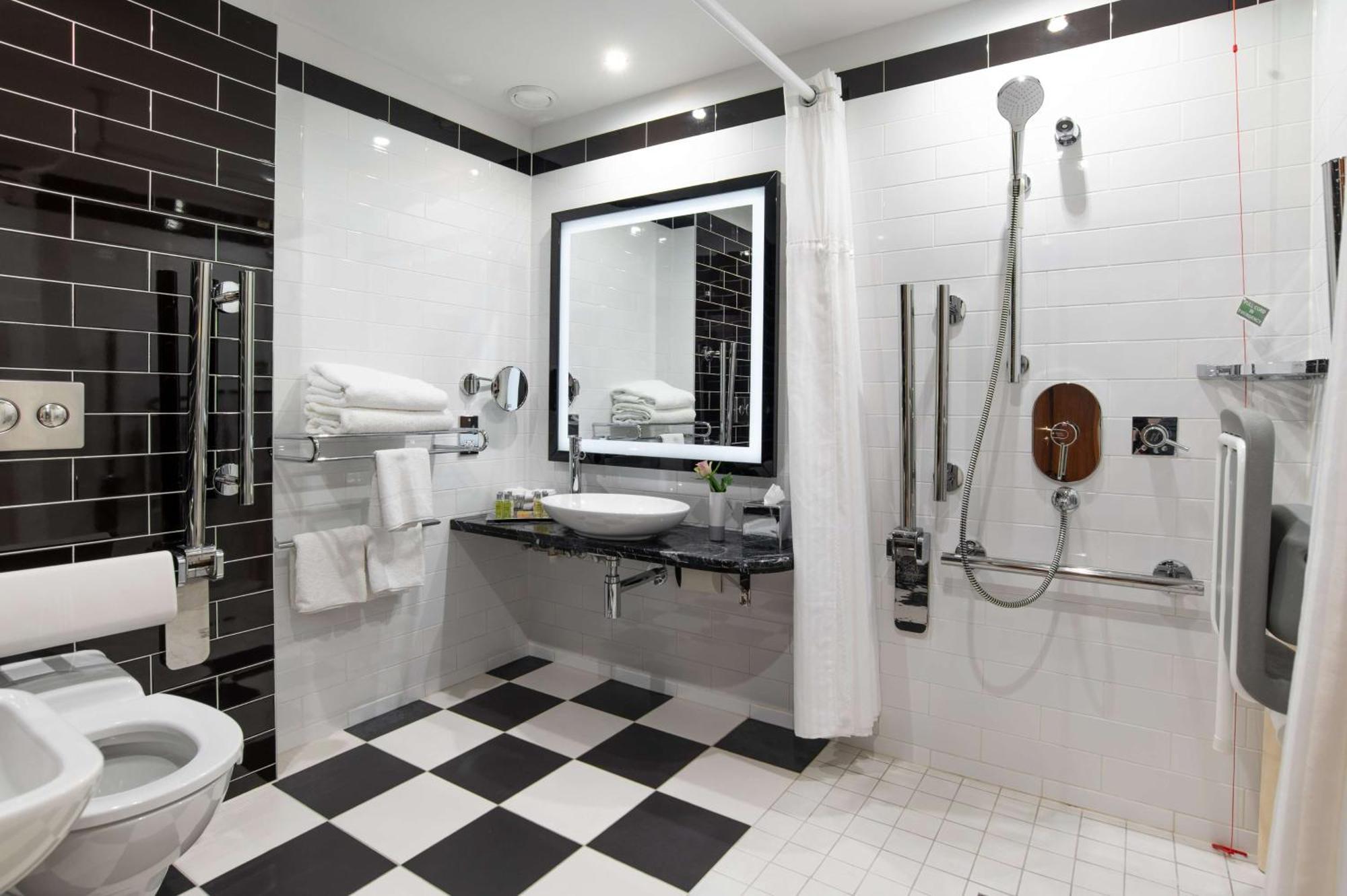 Quarto Queen - Acessível a Pessoas com Mobilidade Condicionada