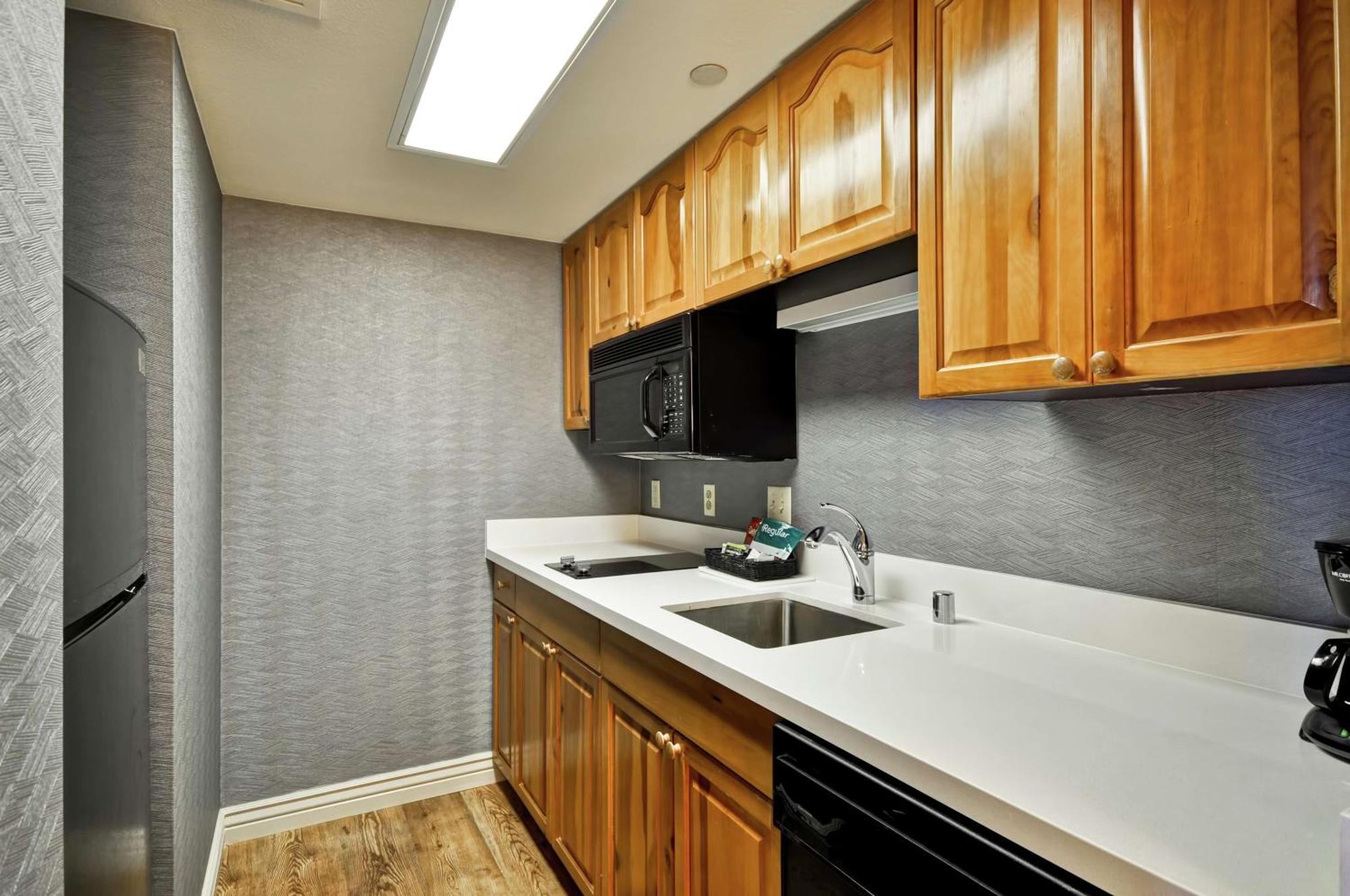 One-Bedroom King Suite - Non-Smoking,1552294852:JPEG