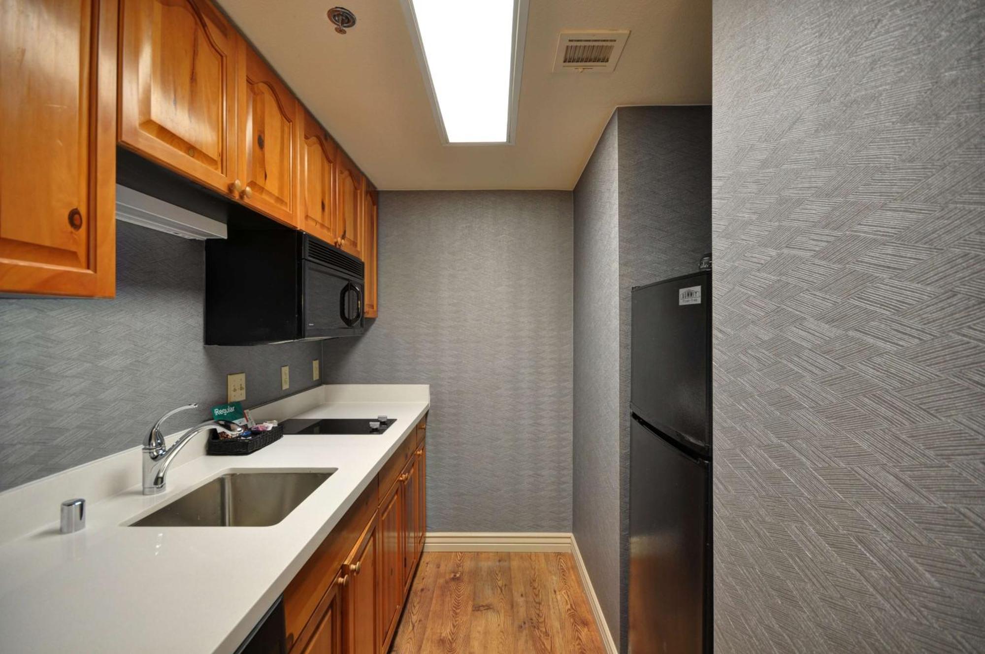 King Suite with Accessible Tub - Mobility and Hearing Access/Non-Smoking,1552294942:JPEG
