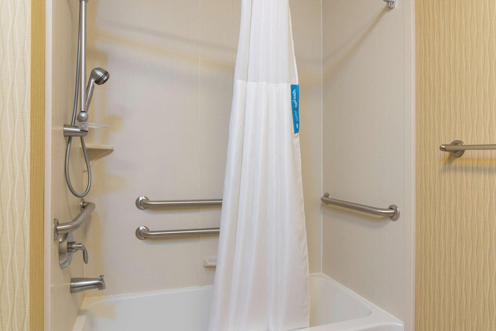Queen Room with Bath Tub - Disability Access/Non-Smoking,1552296058:JPEG