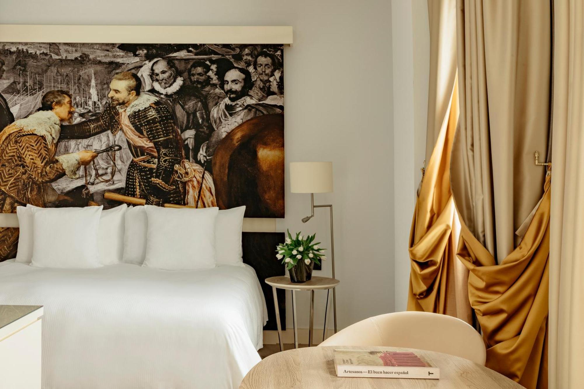 Deluxe Room,1556113231:JPEG