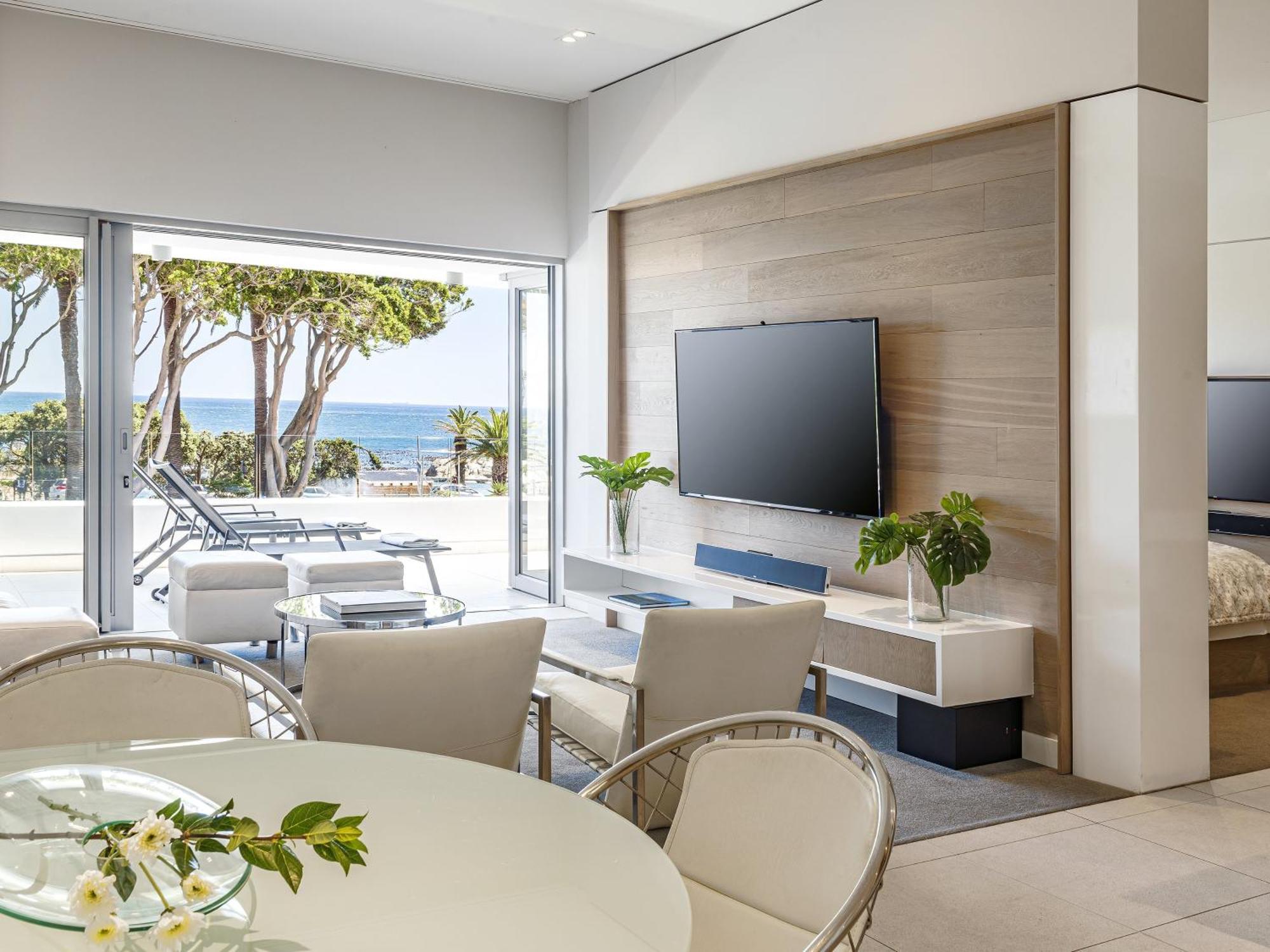 One-Bedroom Luxury Suite Sea View,1556917330:JPEG