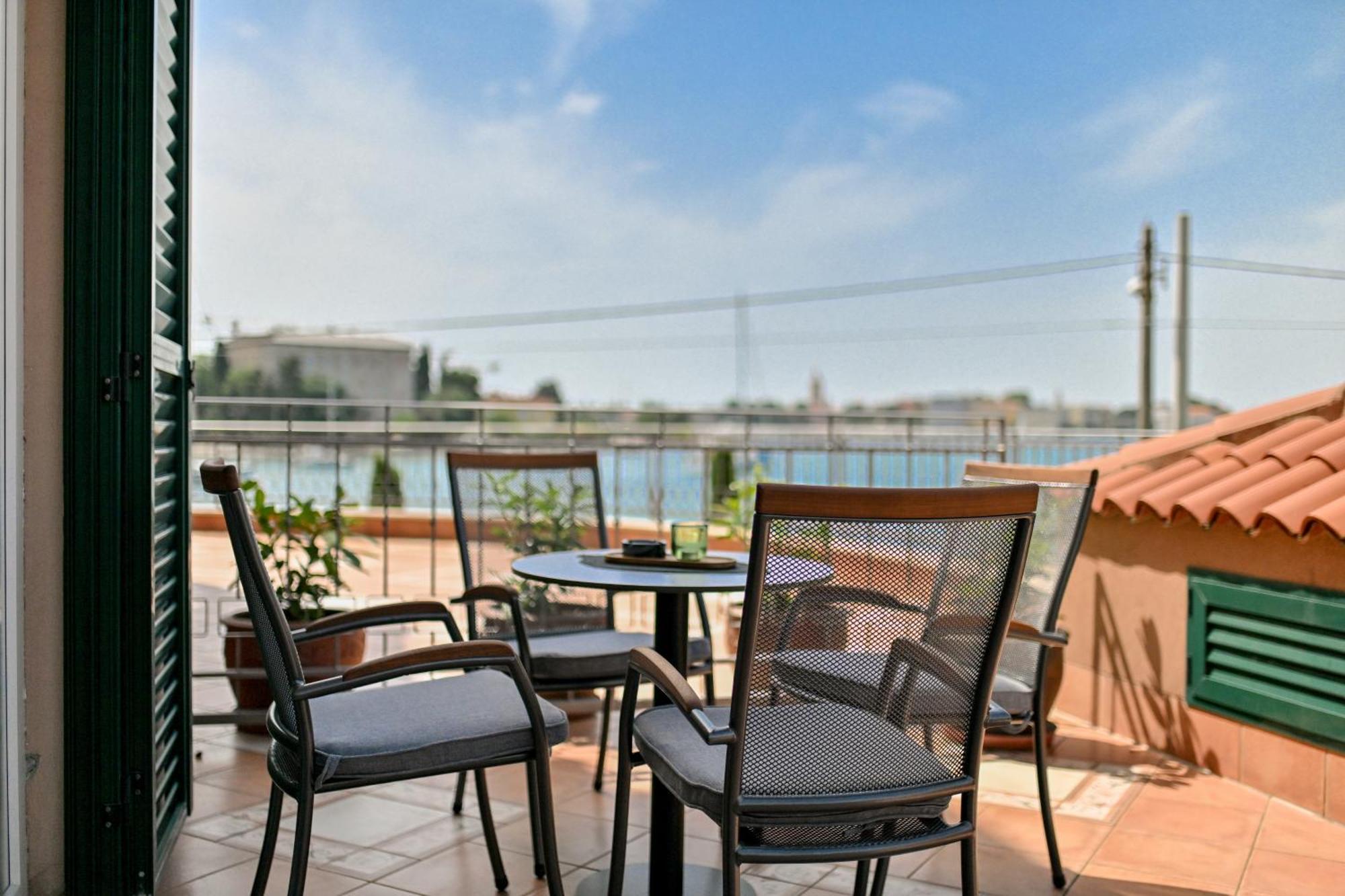 Two-Bedroom Apartment with Sea View,1557833008:JPEG