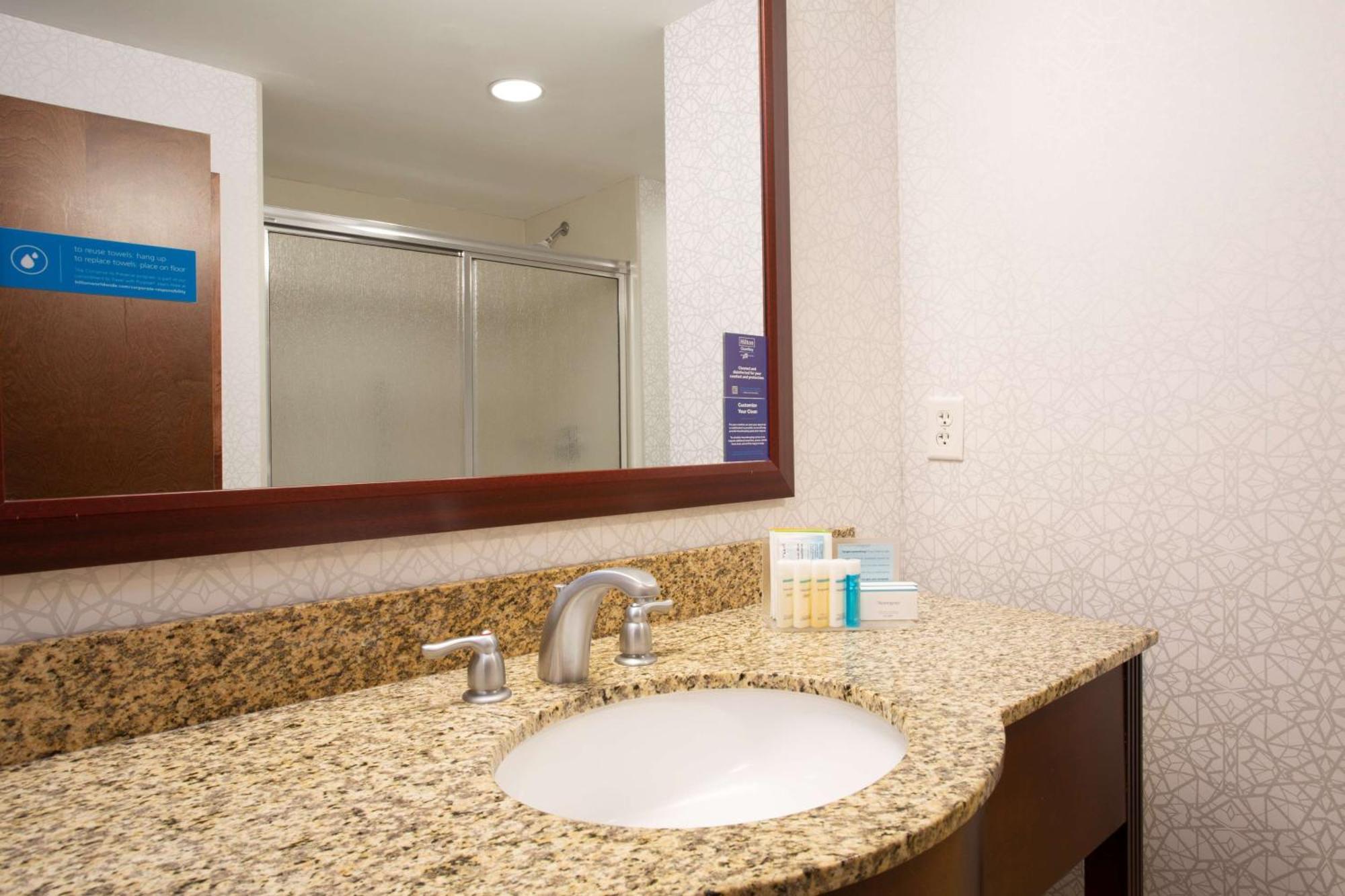 King Deluxe Room Whirlpool Tub
