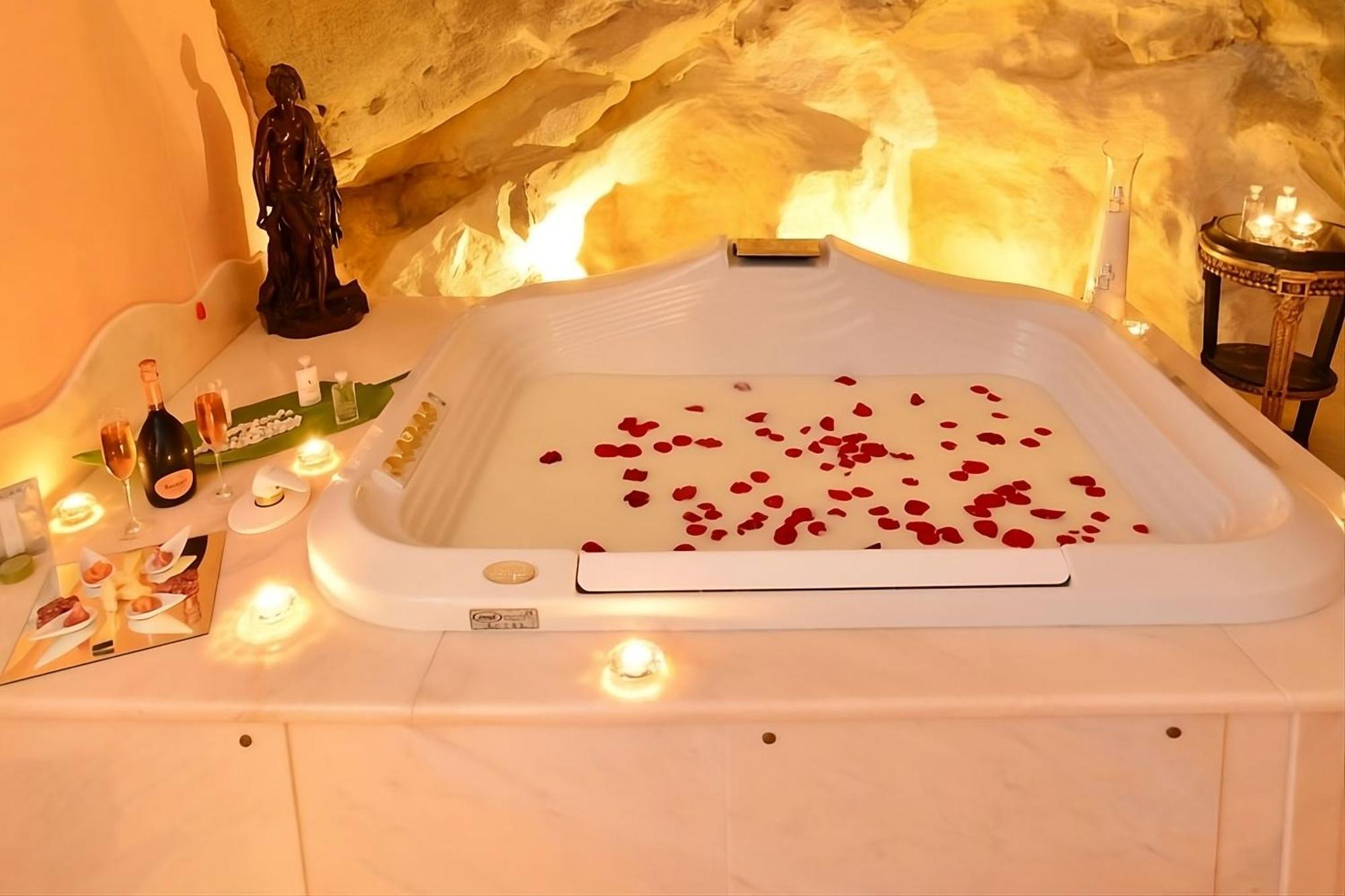 King Suite Spa Bath