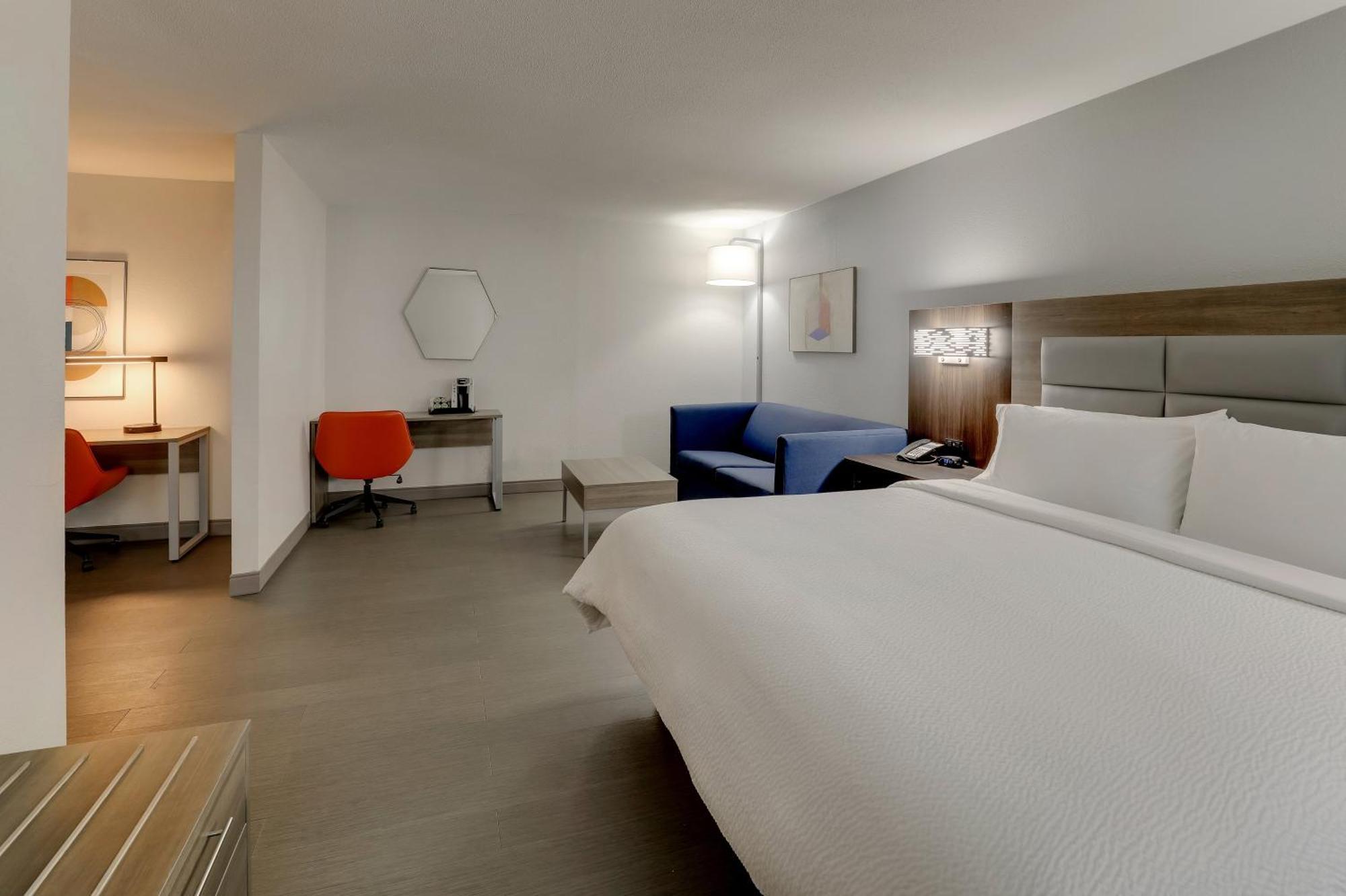 King Suite with Sofa Bed,1580526153:JPEG