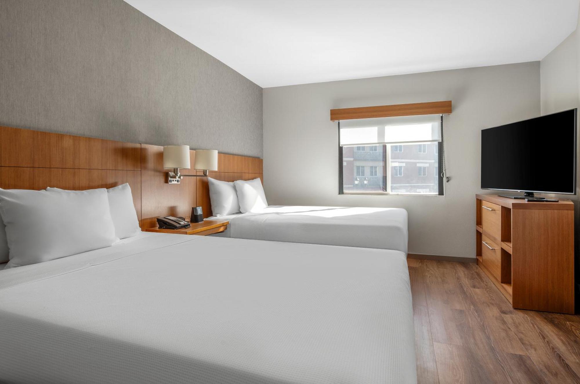 Queen Room with Two Queen Beds, Sofa Bed and Accessible Tub