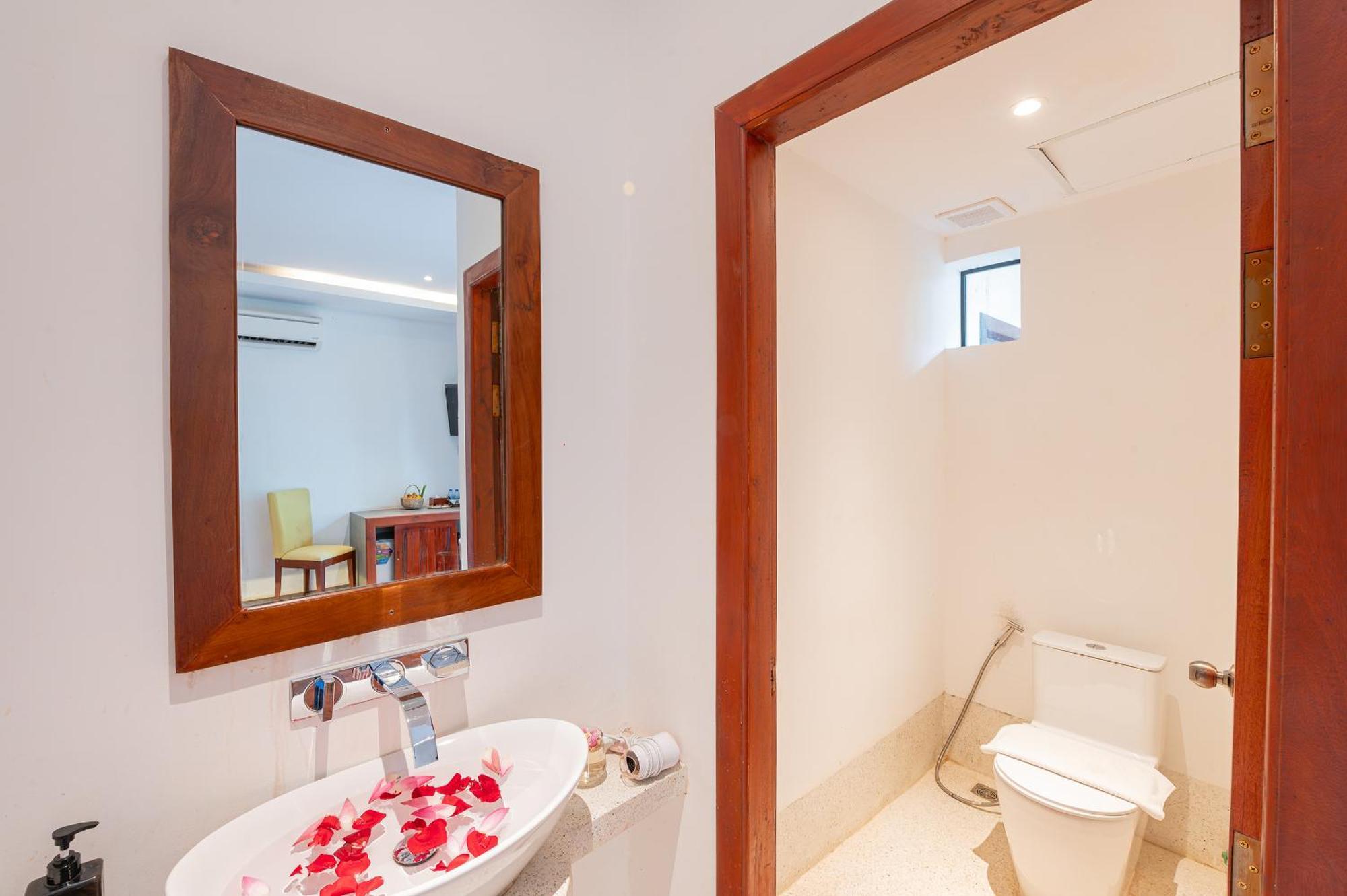 Junior Suite with Pool View