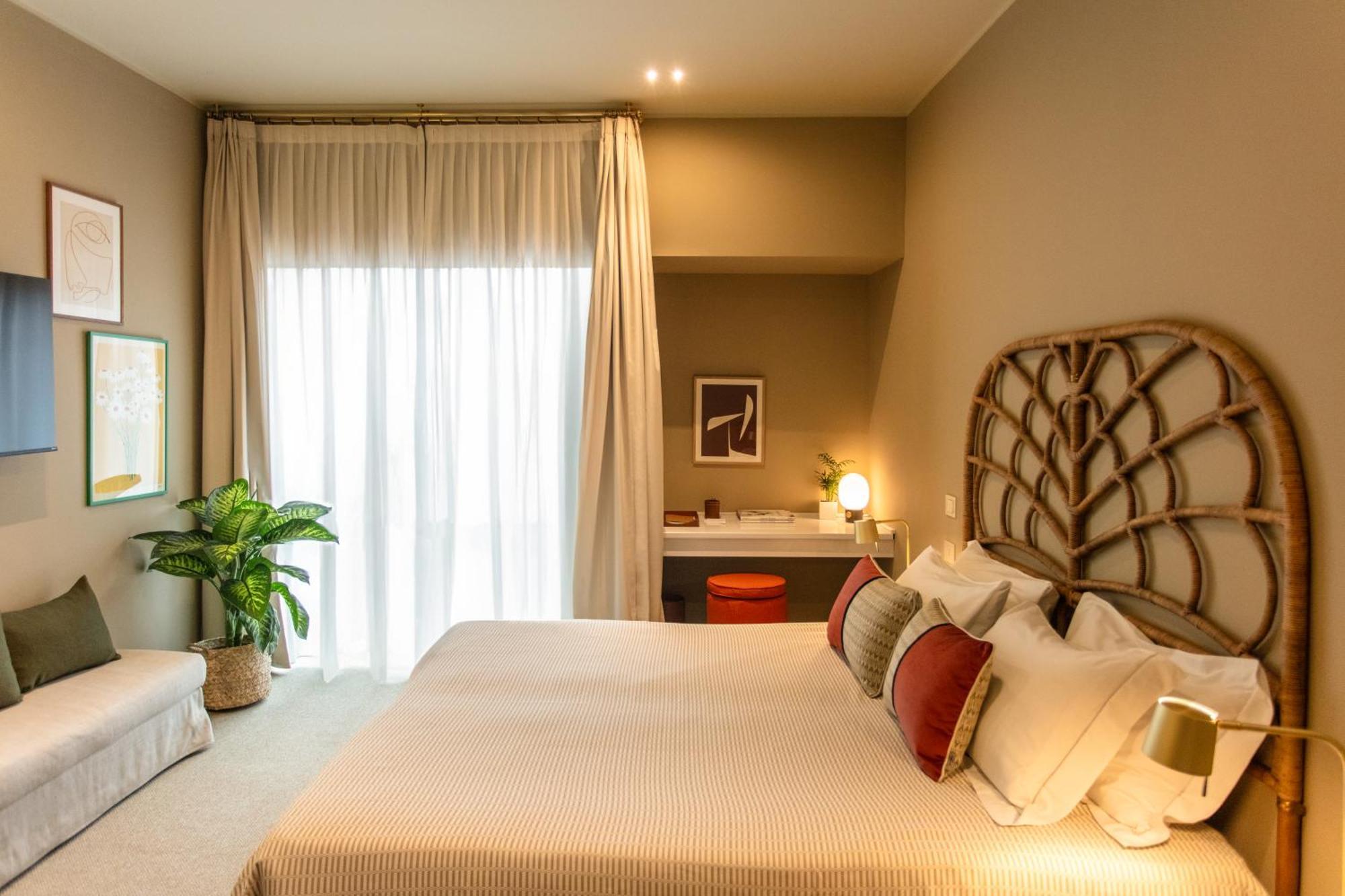 Classic Double Room,1587497498:JPEG