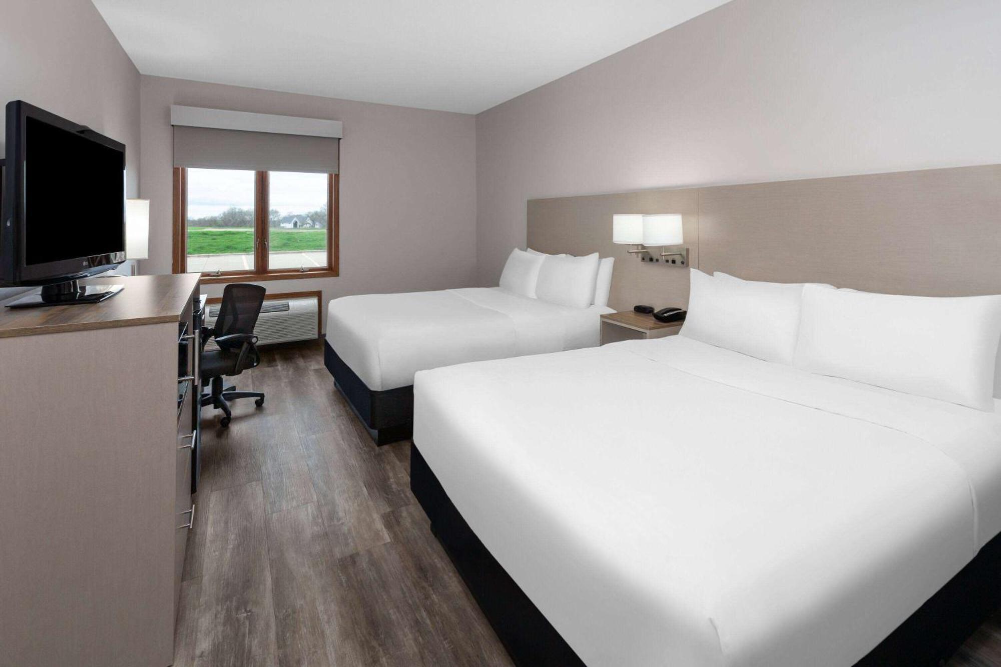 Queen Room with Two Queen Beds - Pet Friendly/Non-Smoking