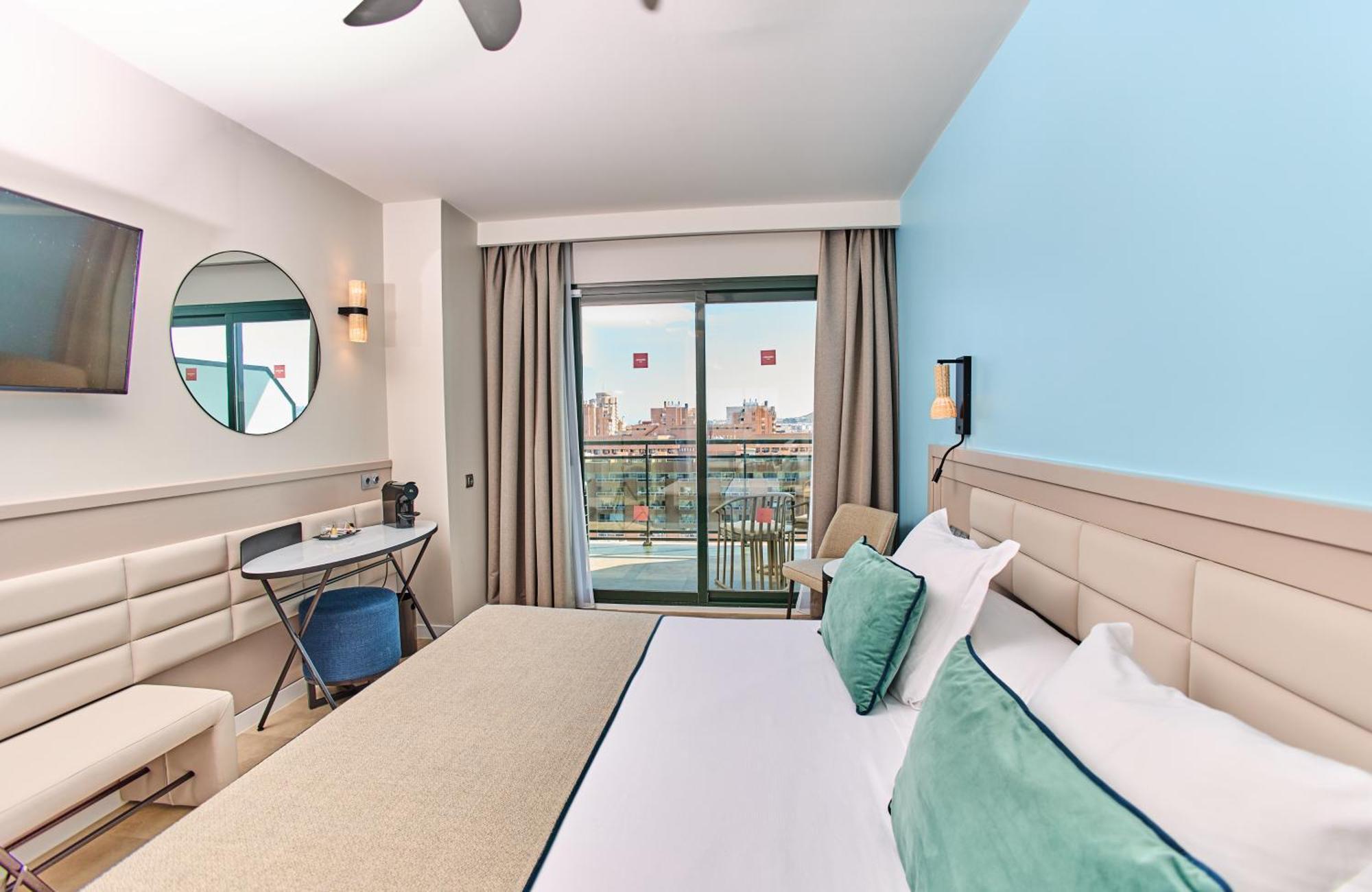 Superior Twin Room Lateral Sea View