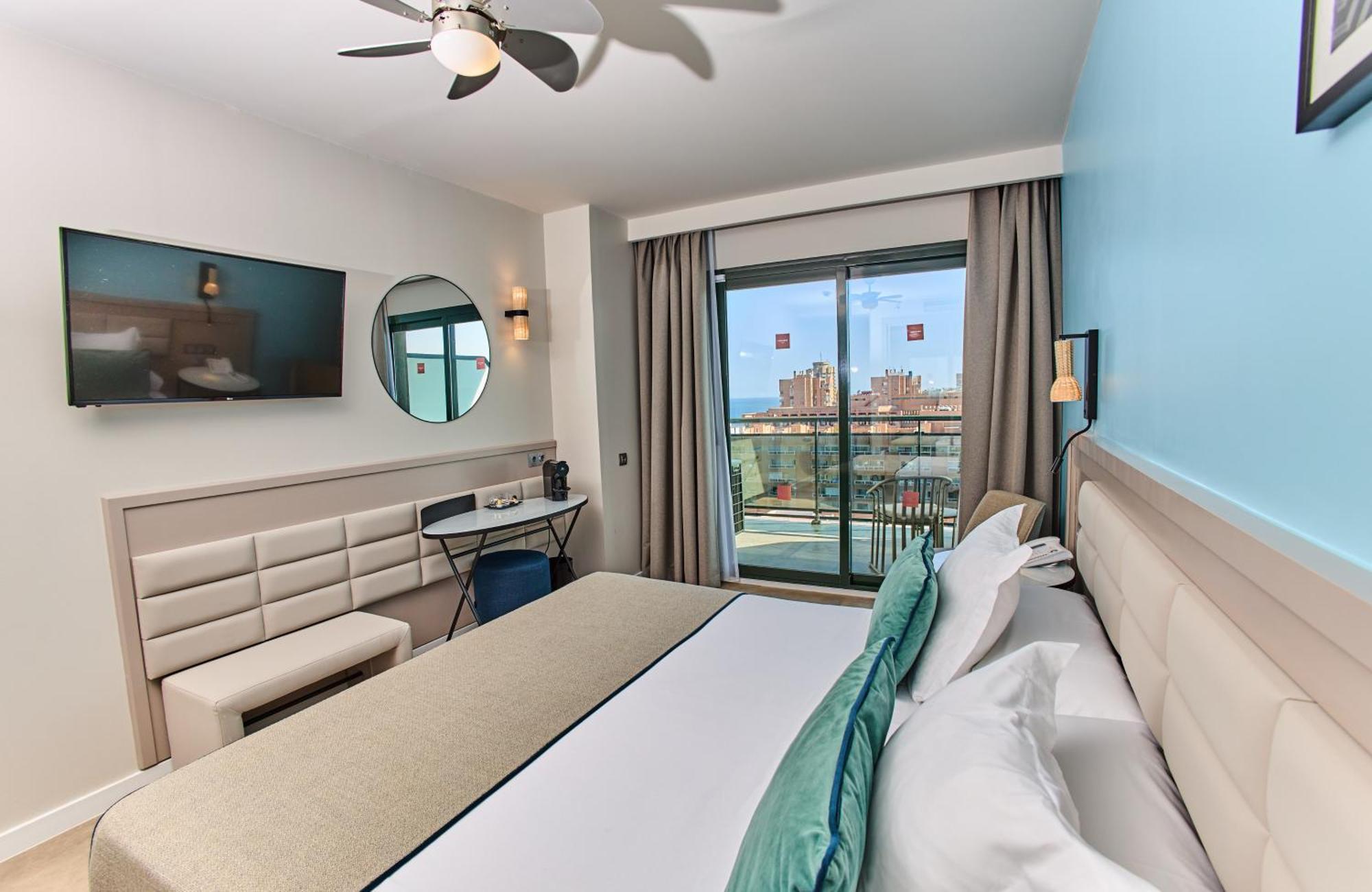 Superior Twin Room Lateral Sea View