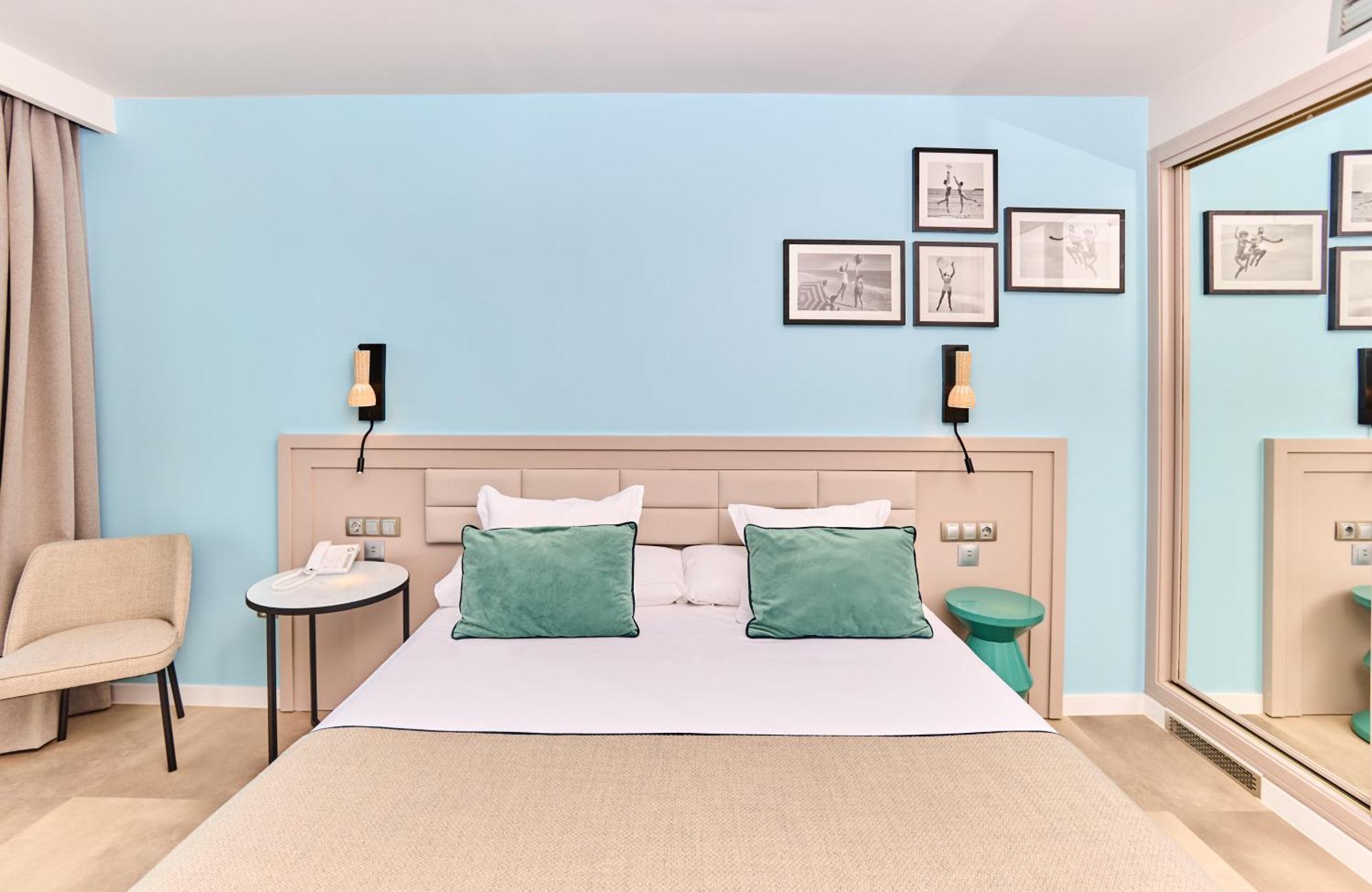 Superior Twin Room Lateral Sea View