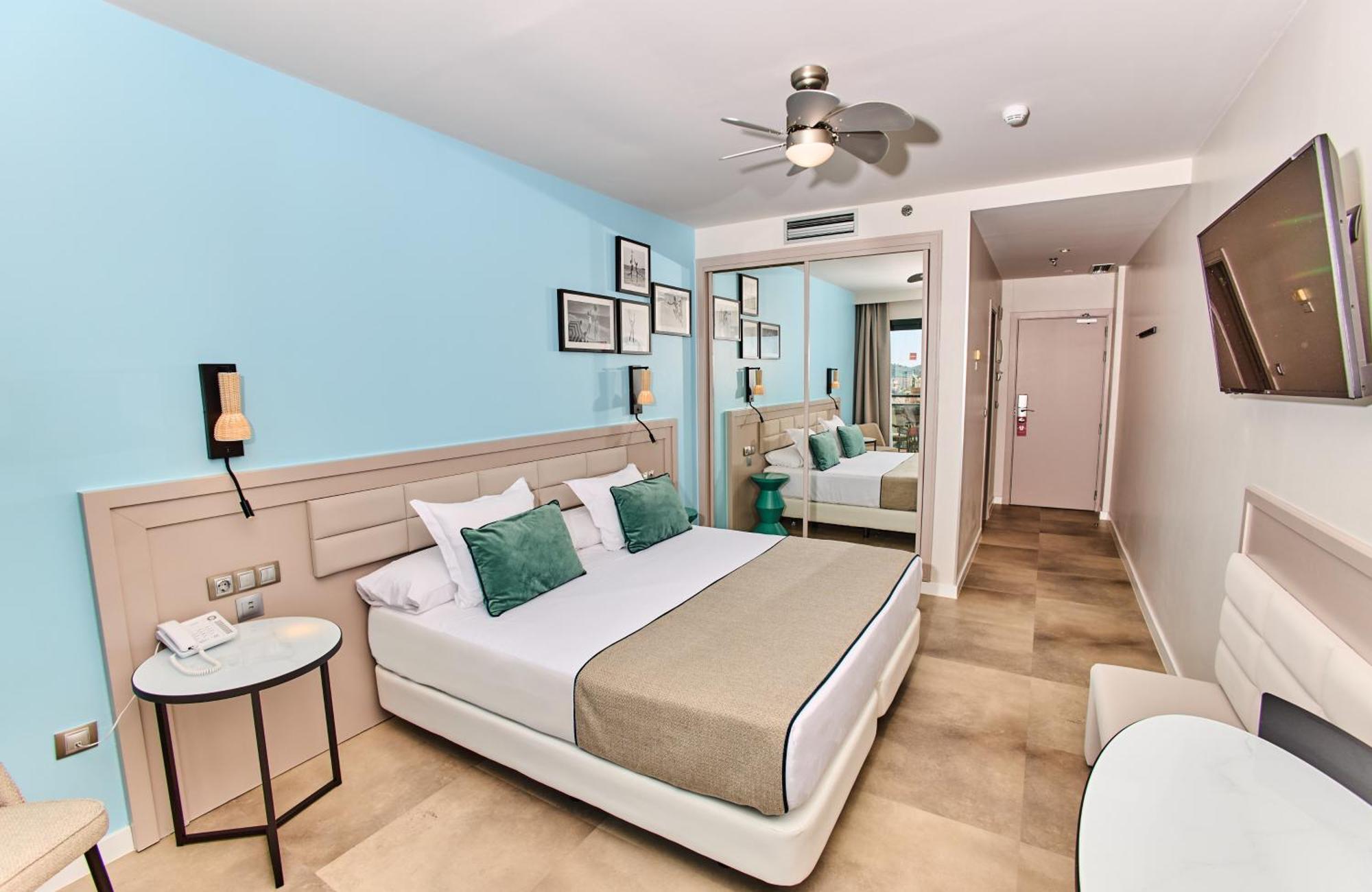 Superior Twin Room Lateral Sea View
