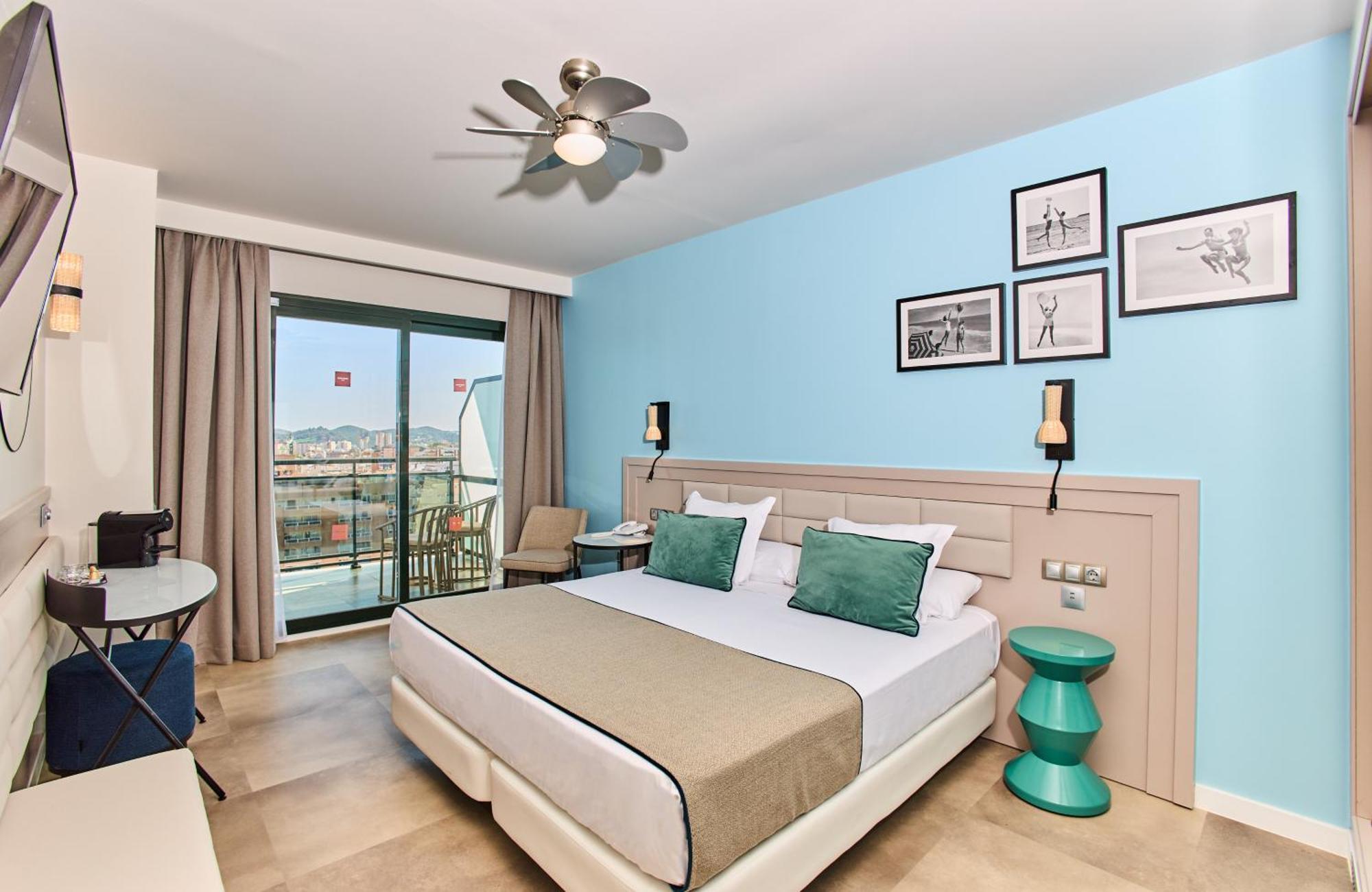 Superior Twin Room Lateral Sea View