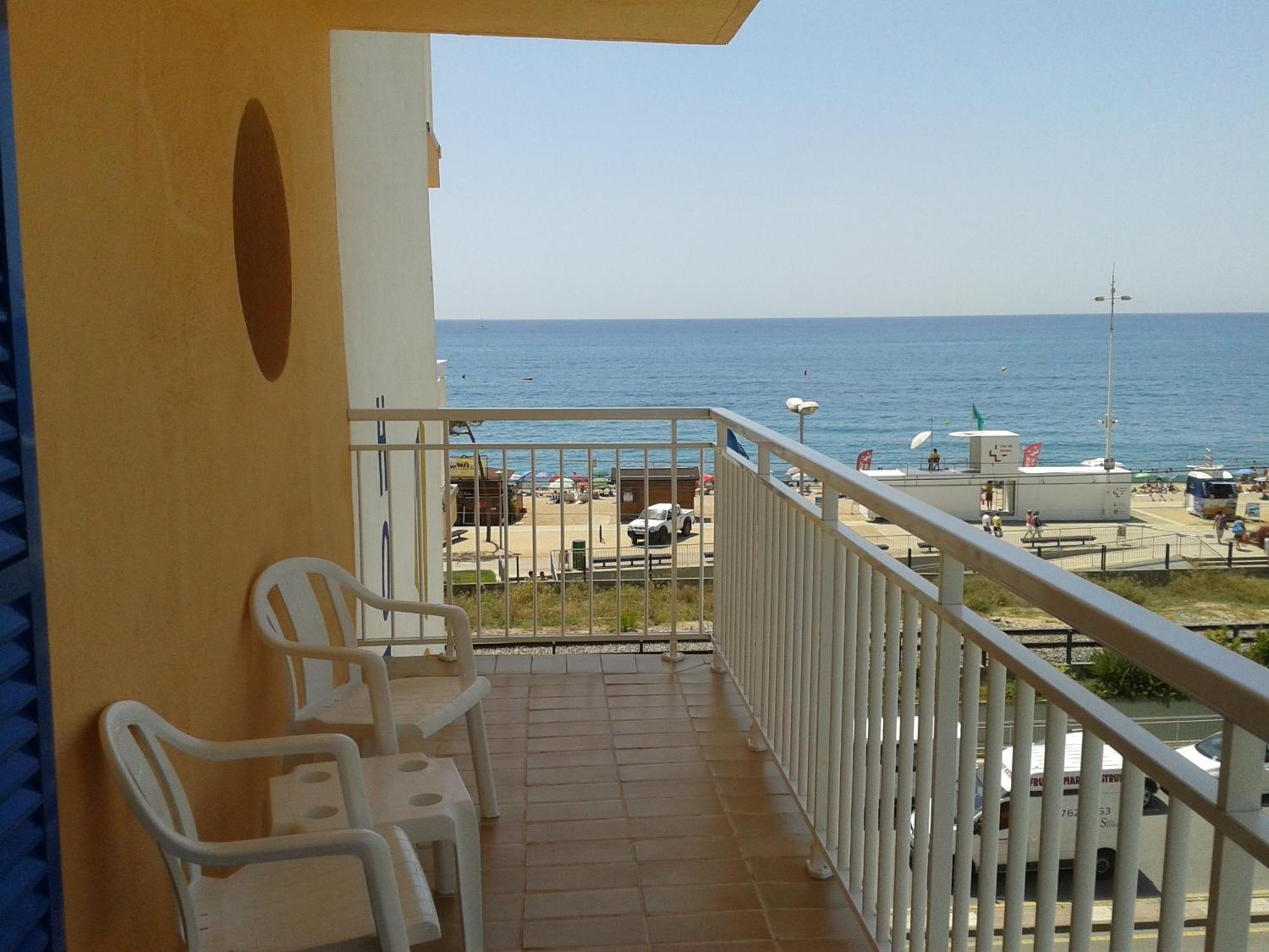 Habitación Triple con vistas laterales al mar (2 adultos + 1 niño)
