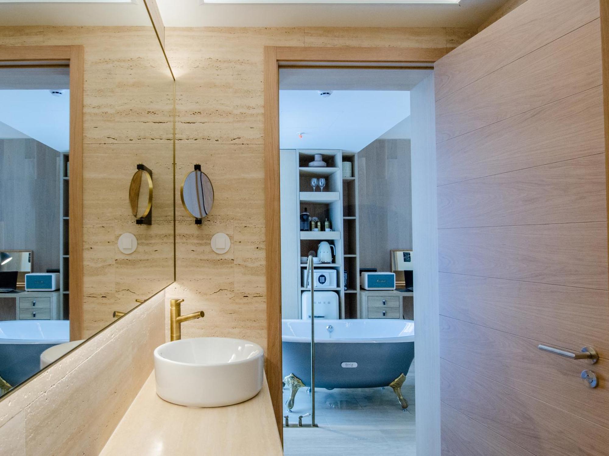Contemporary Junior Suite