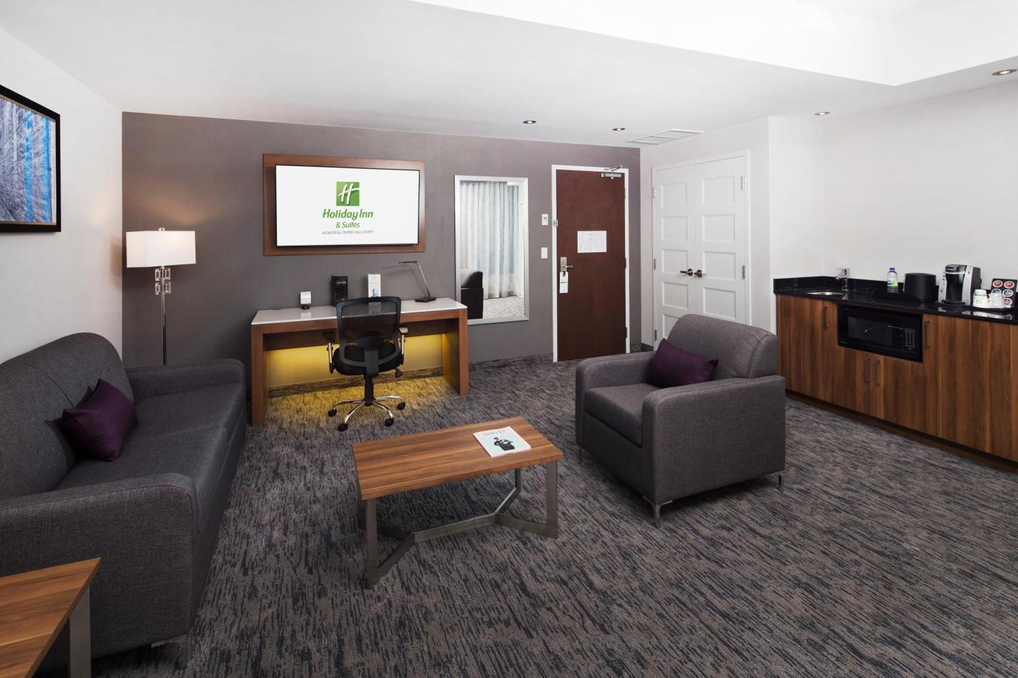 One-Bedroom Corner King Suite