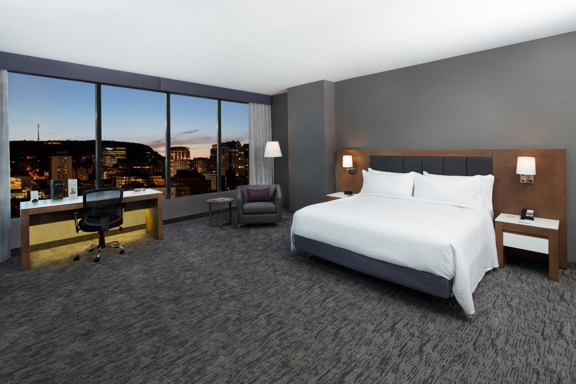One-Bedroom Corner King Suite