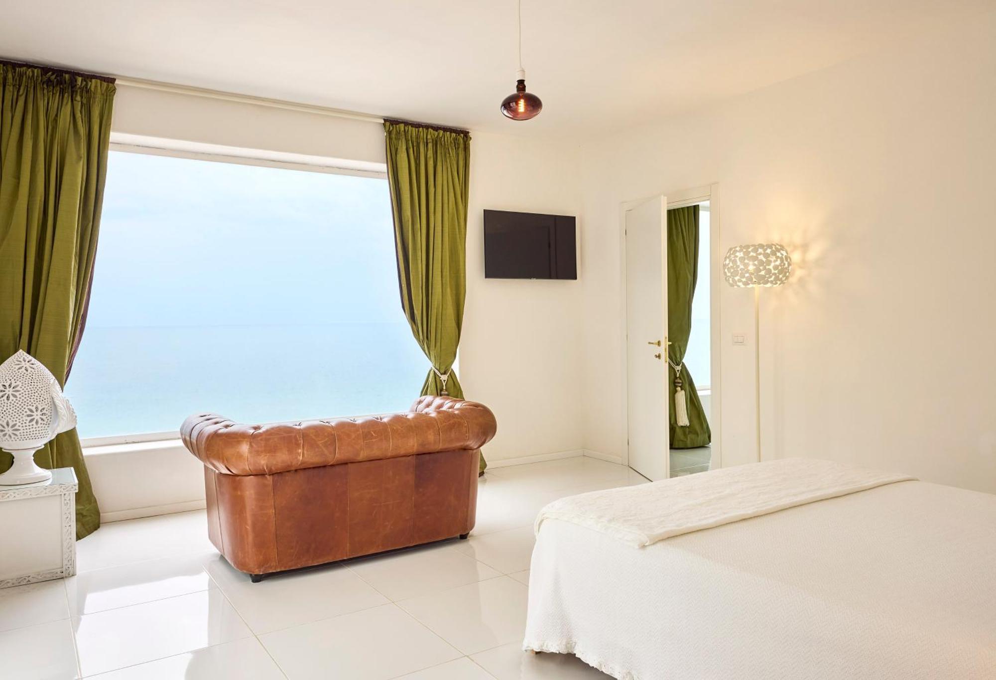 Suite,1598909692:JPEG