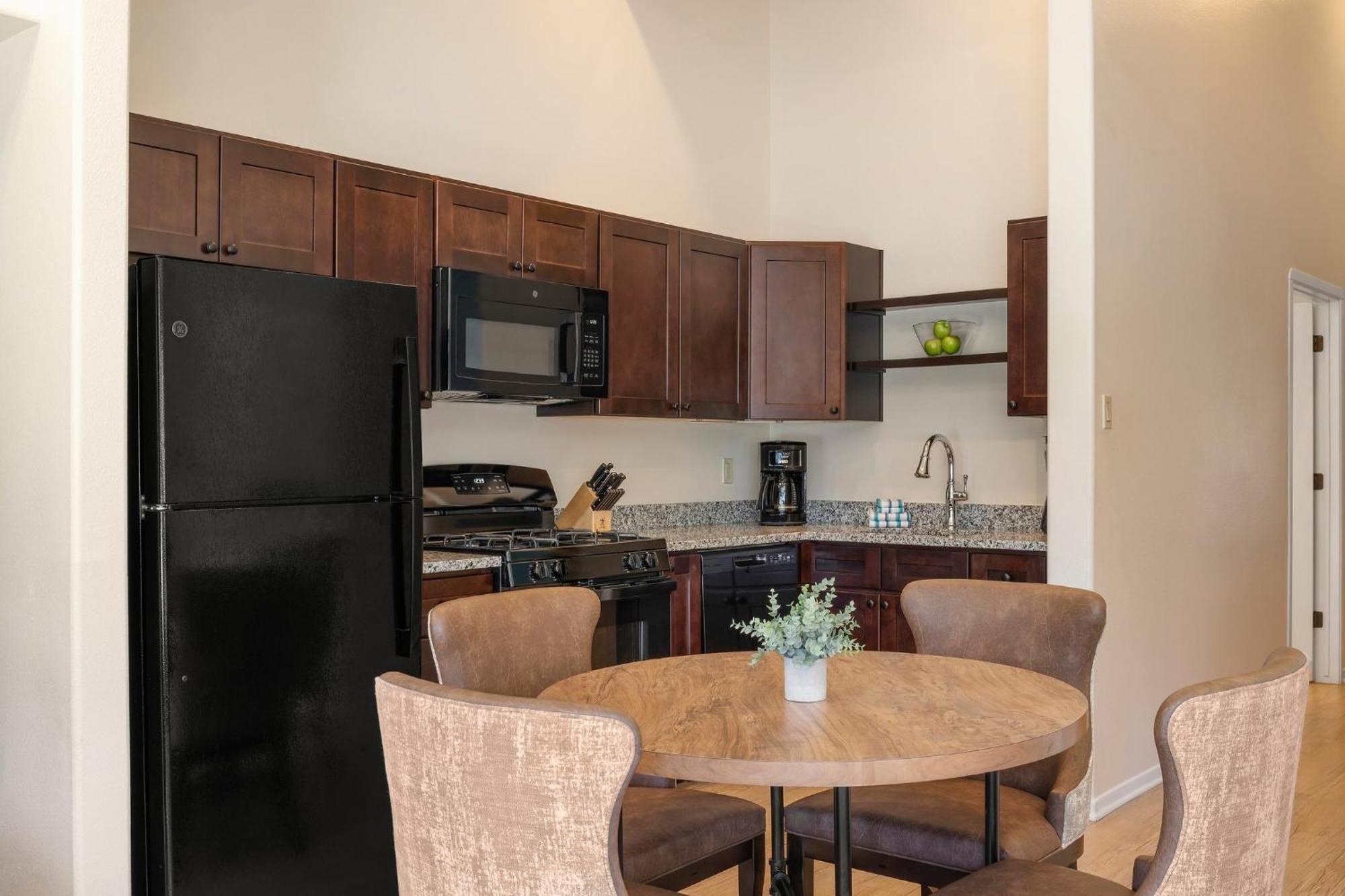 One-Bedroom Apartment,1600561808:JPEG