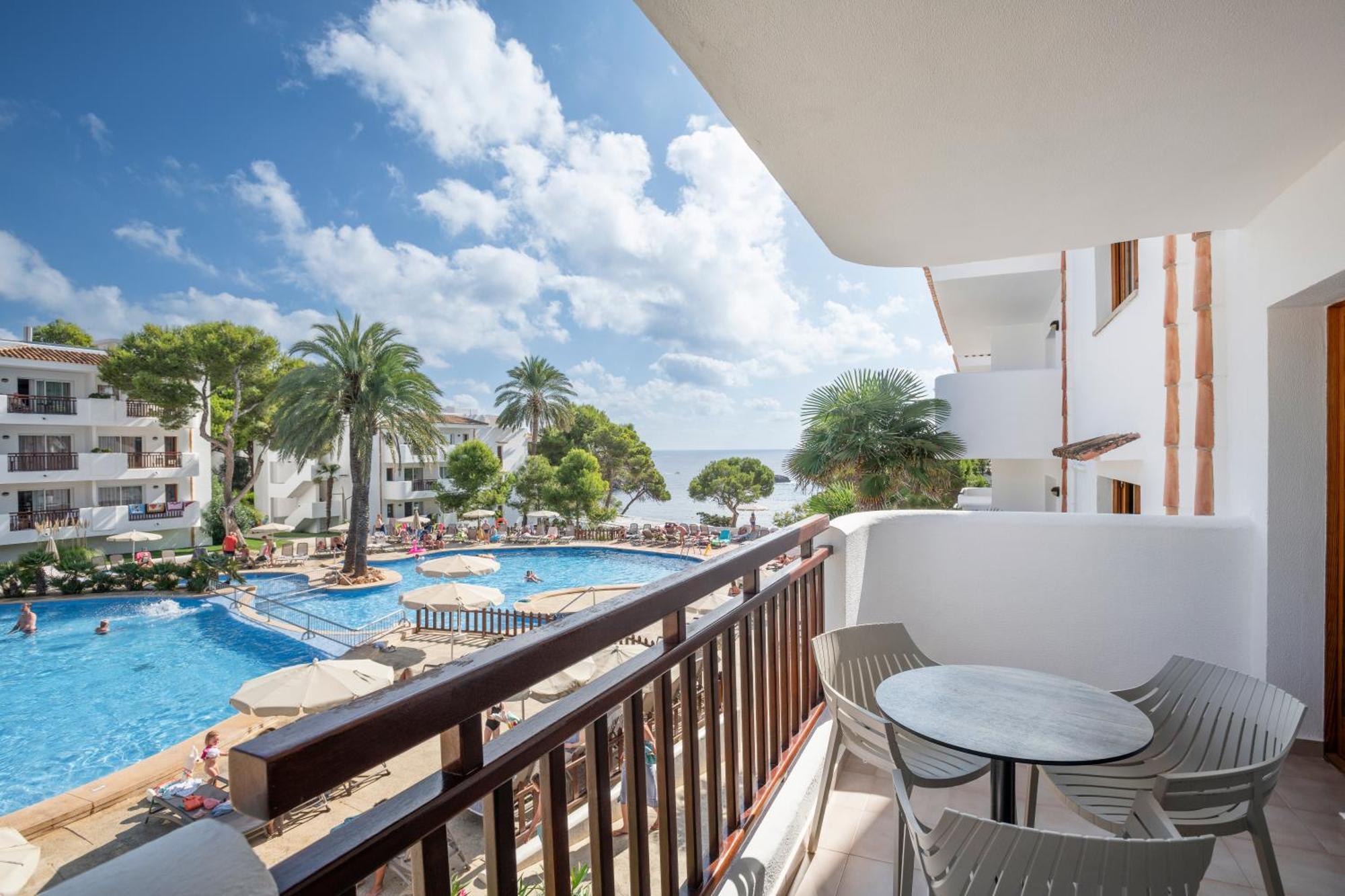 Estudio Premium con vistas a la piscina