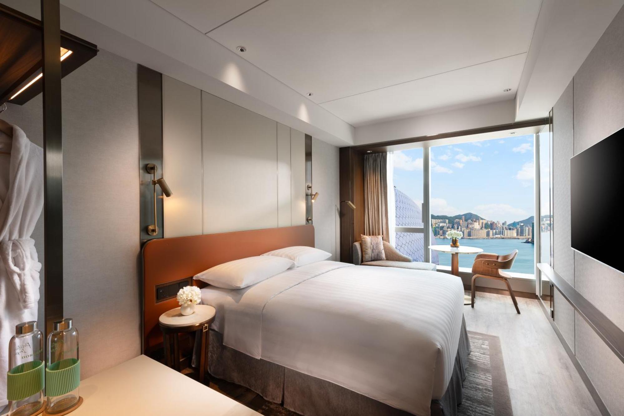 Premier Harbour View Room with Queen bed