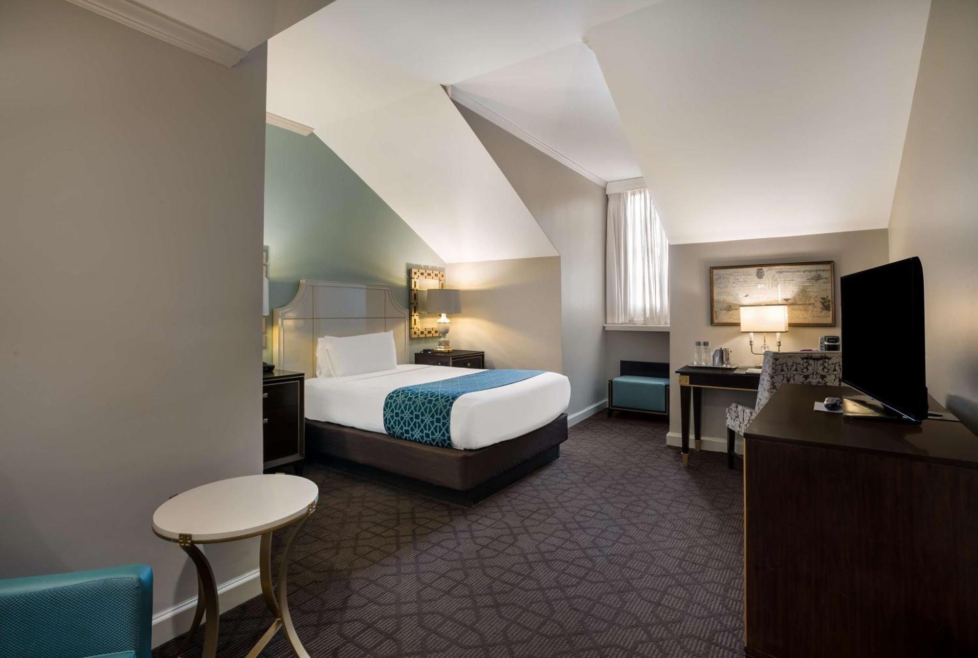 Deluxe Queen Room