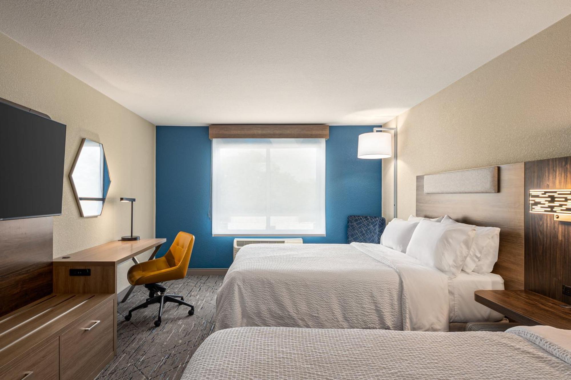 Standard Queen Room with Two Queen Beds,1614790692:JPEG