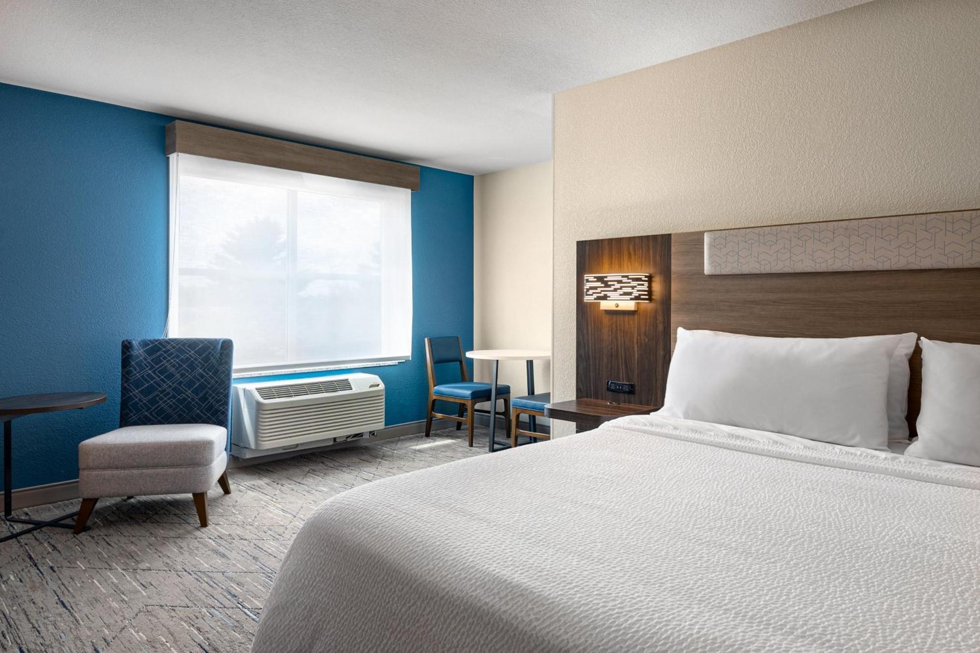 One-Bedroom King Suite with Sofa Bed,1614790692:JPEG