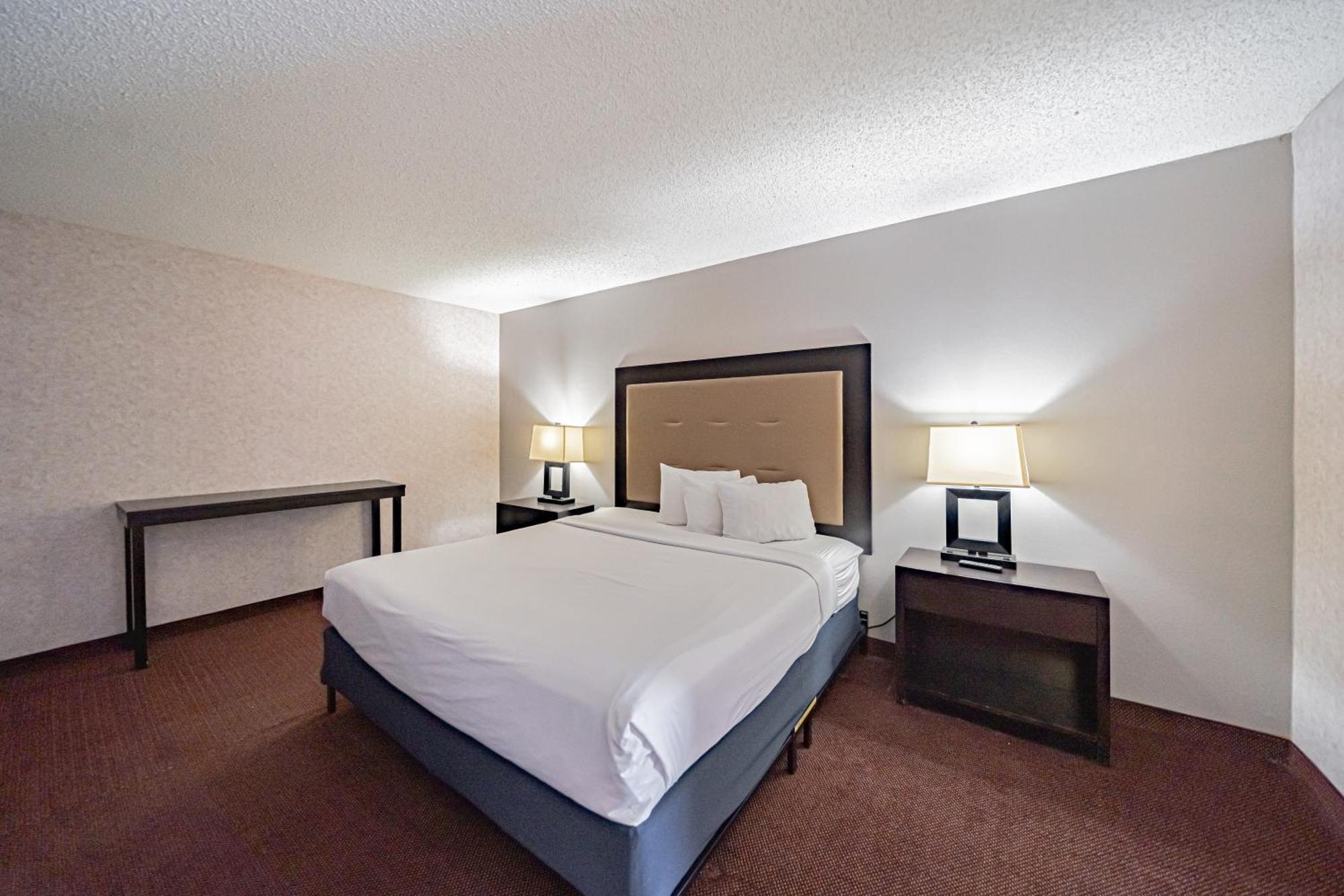 King Room - Non-Smoking,1620204077:JPEG