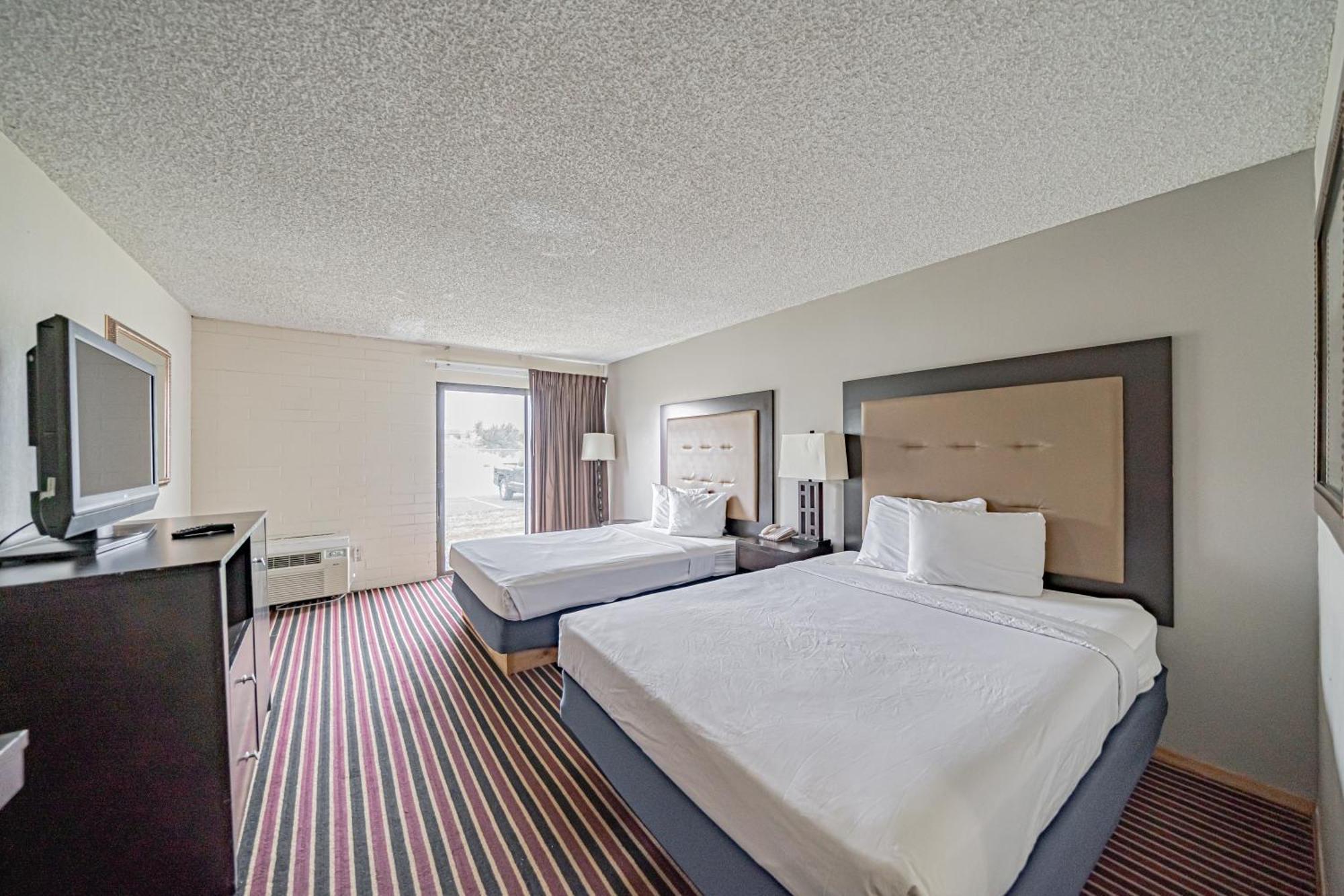 Queen Room with Two Queen Beds - Non-Smoking,1620204085:JPEG