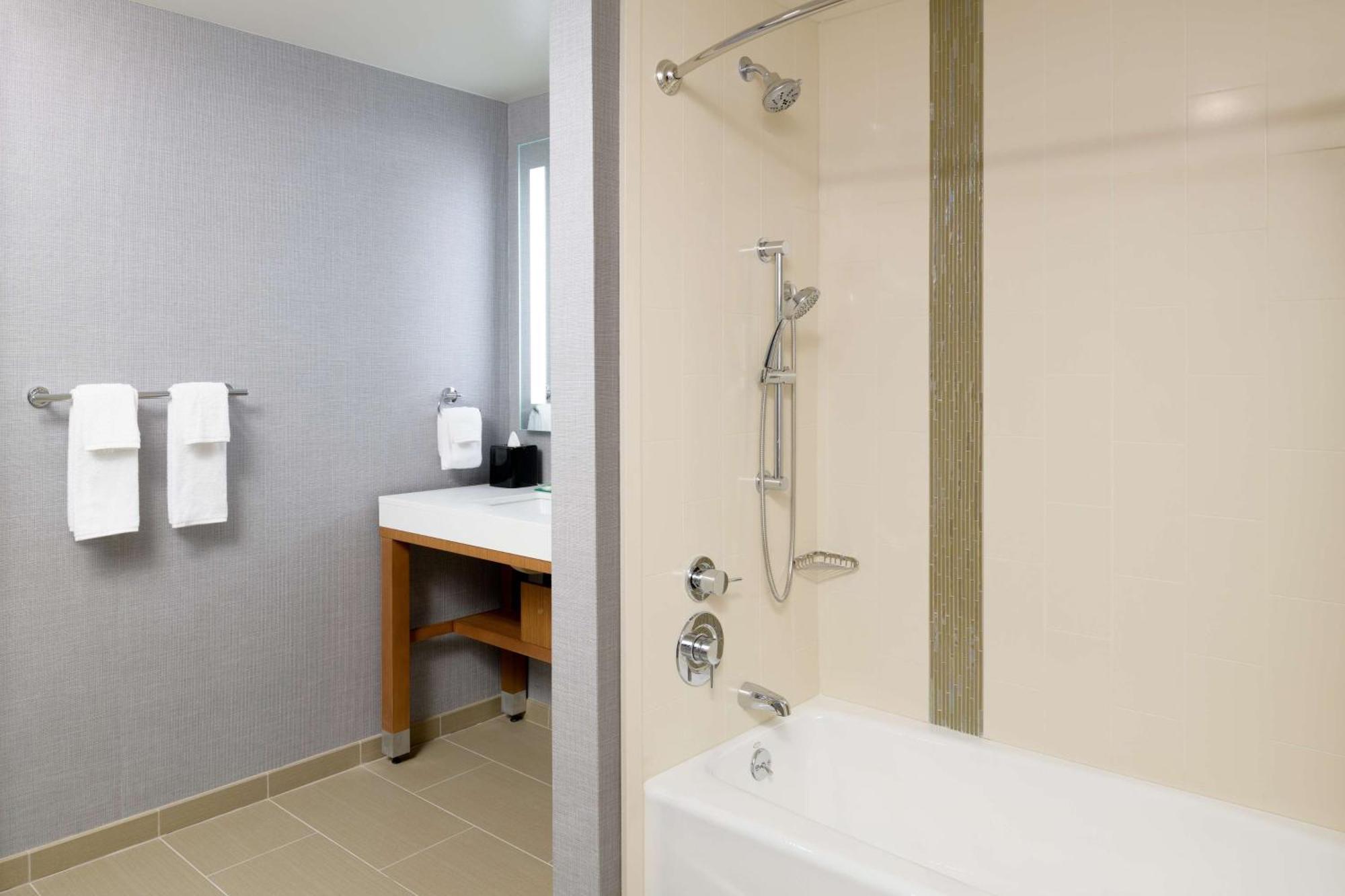 King Room with Accessible Tub