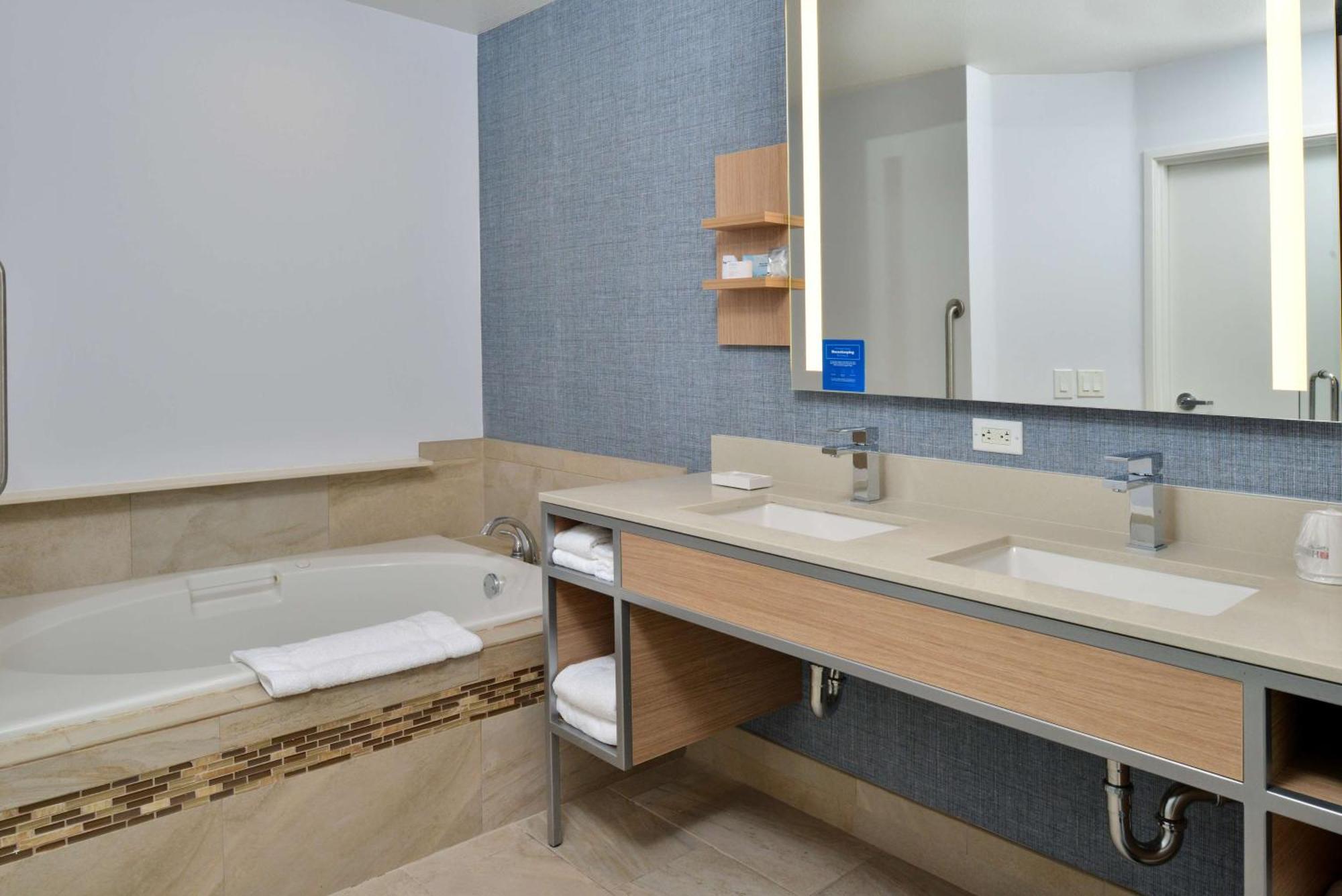 King Room Whirlpool,1622020421:JPEG