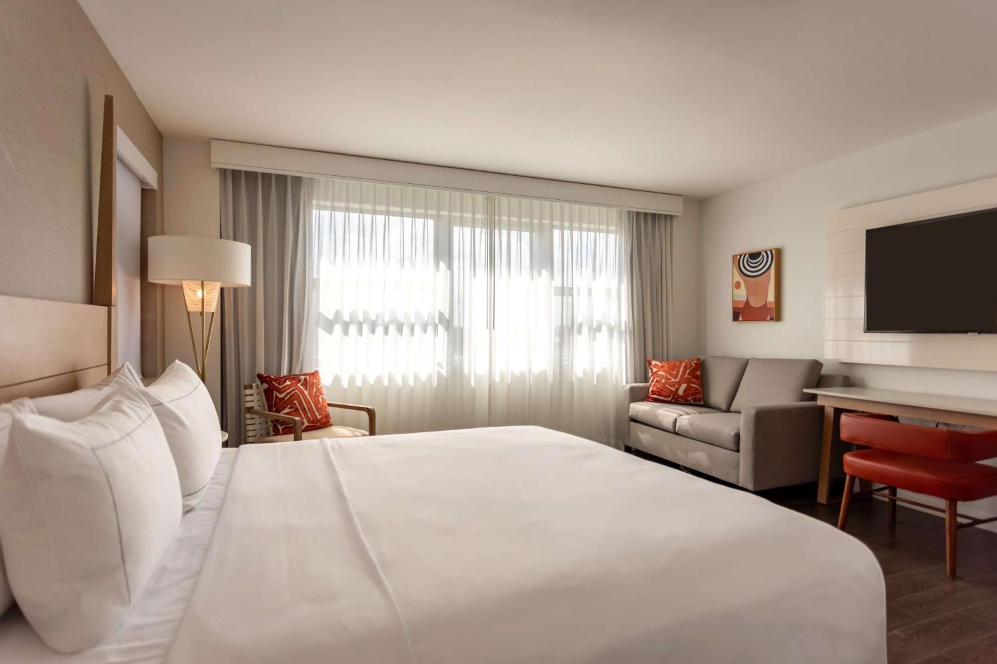 Corner King Room City View