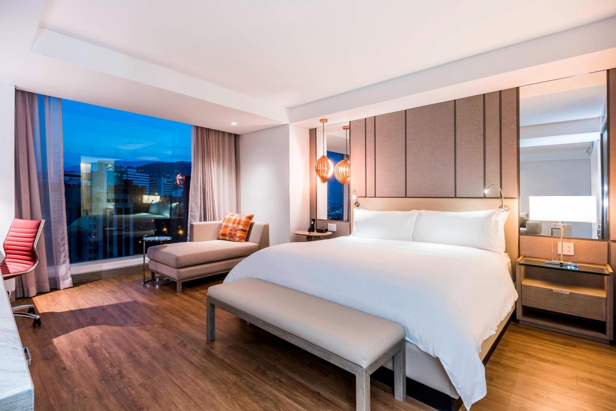 Junior King Suite