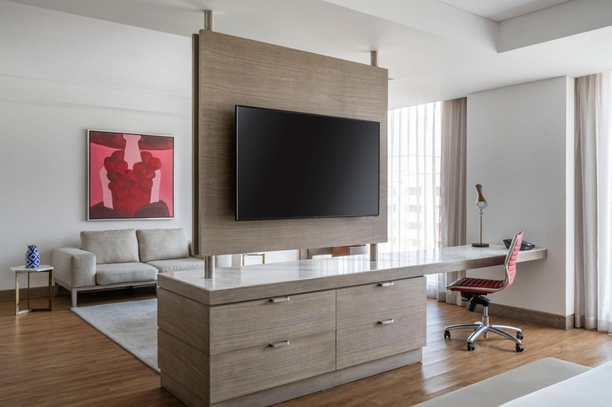 Junior King Suite