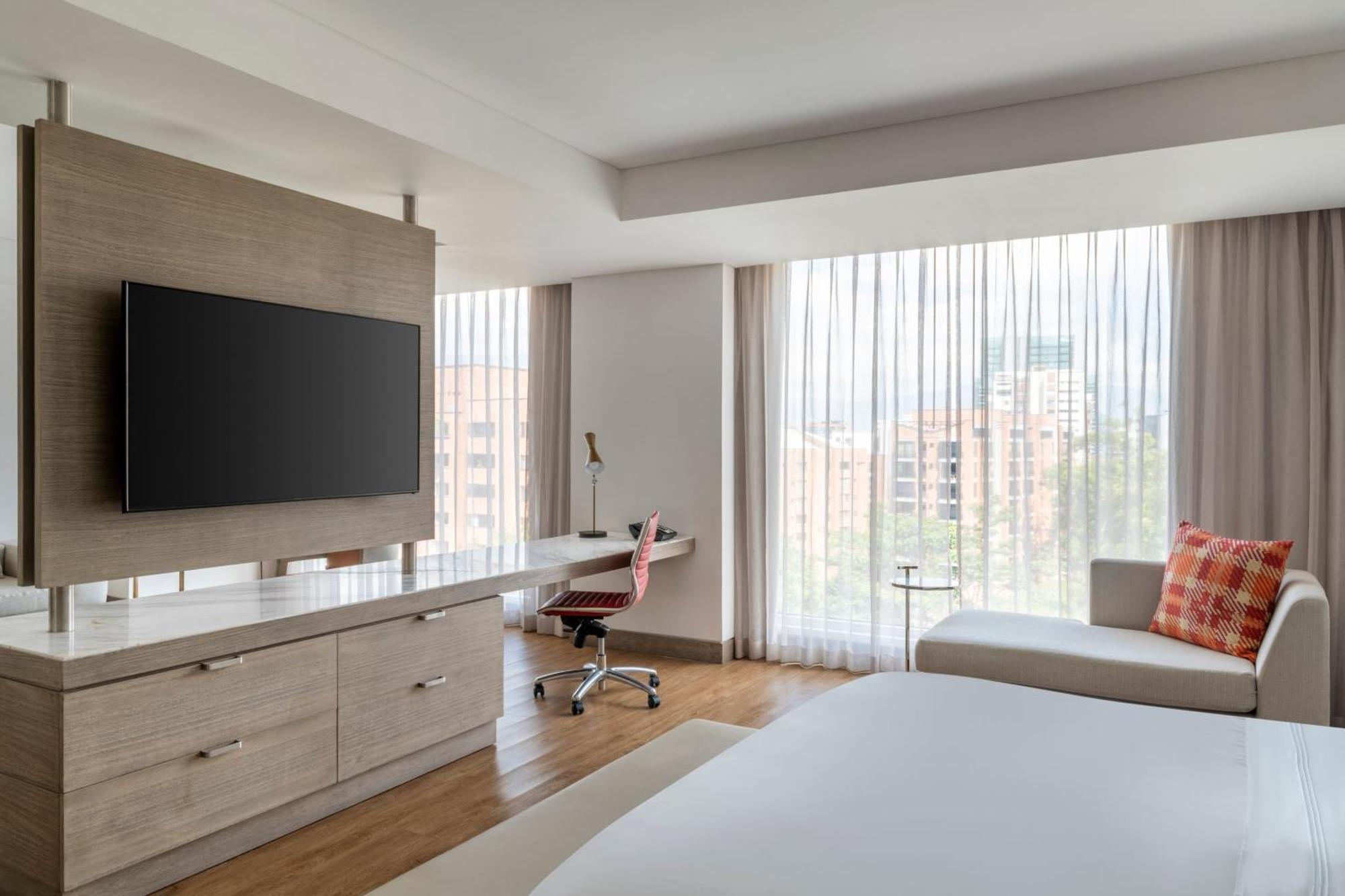 Junior King Suite