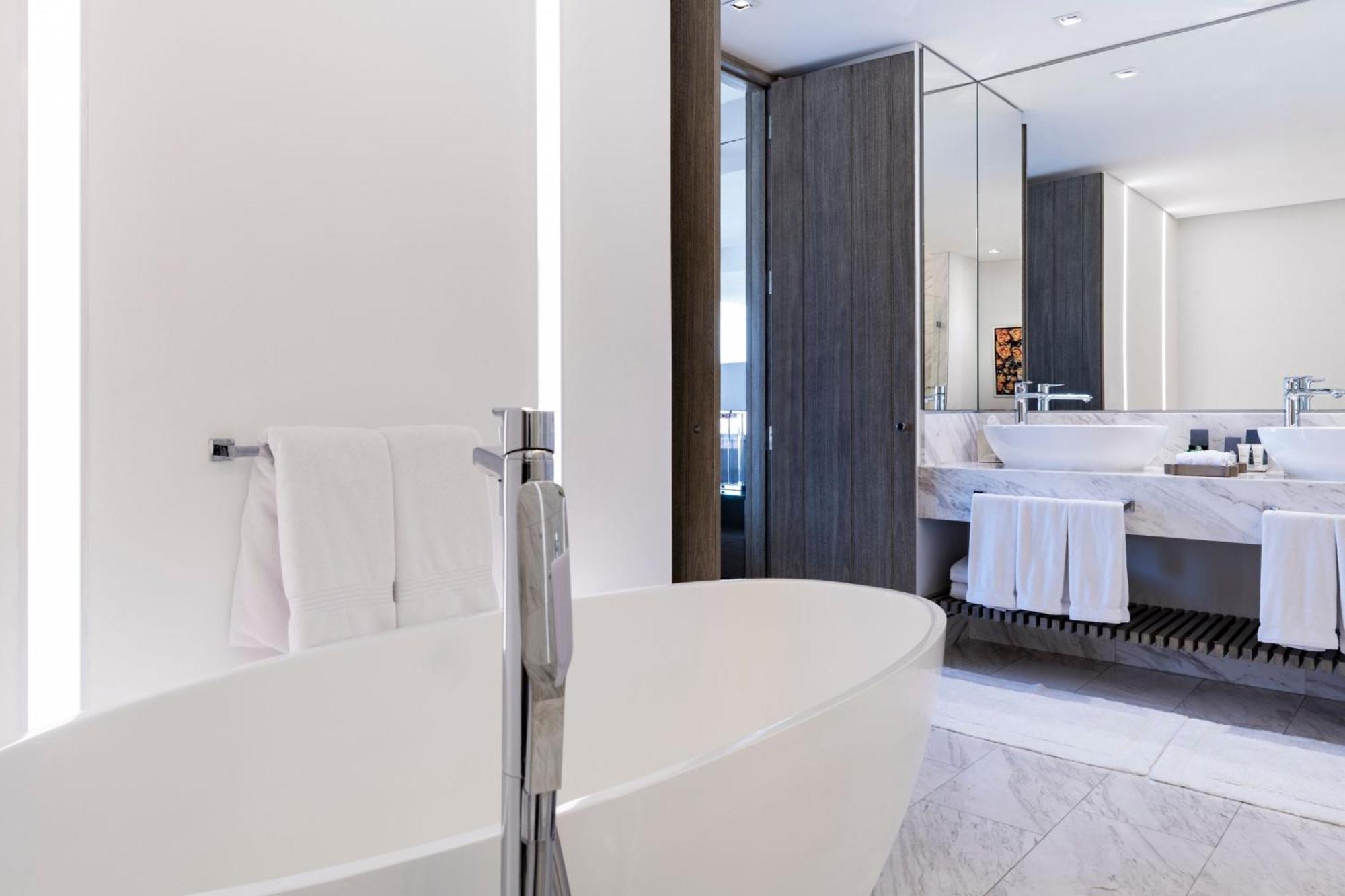 Junior King Suite