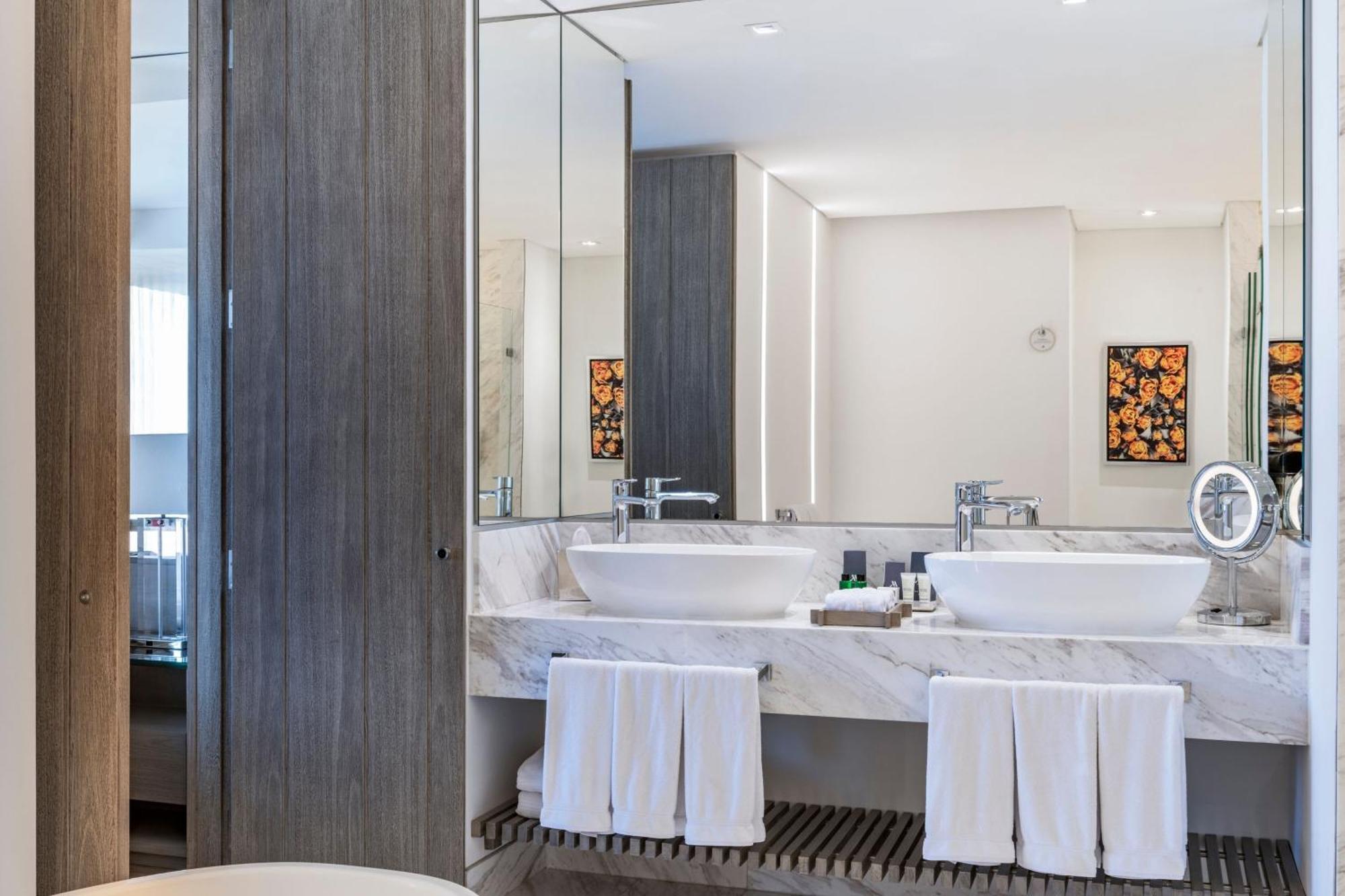 Junior King Suite