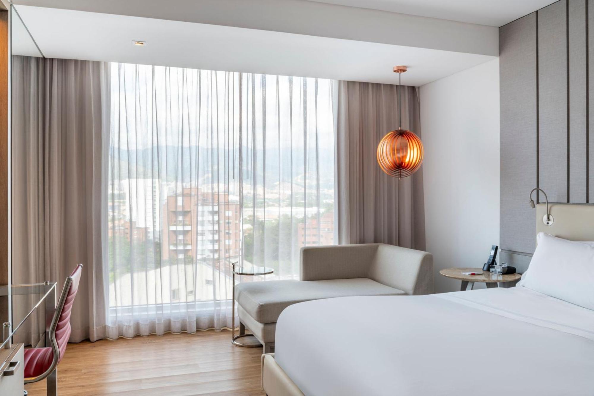 Deuxe King Room