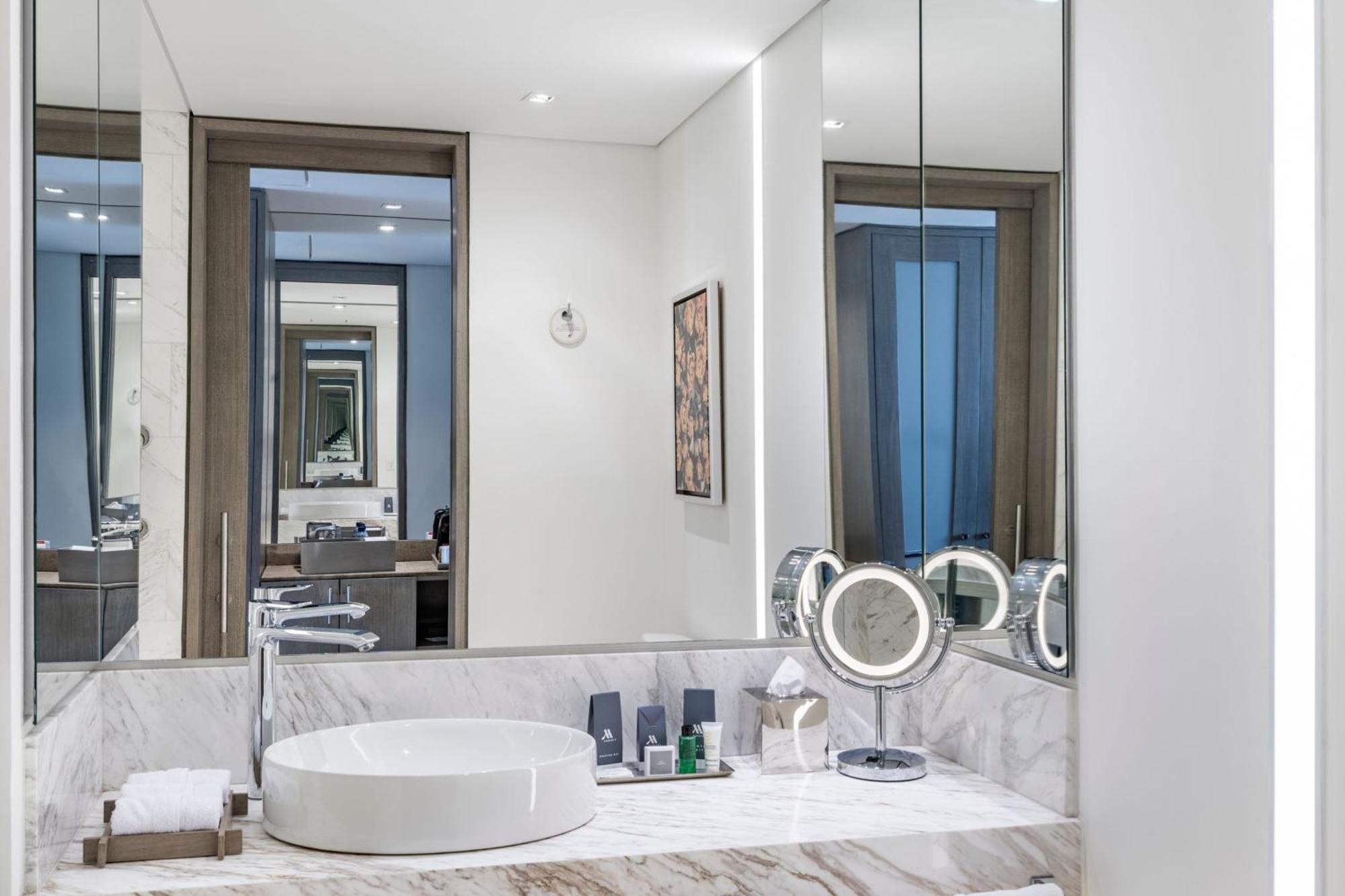Deuxe King Room