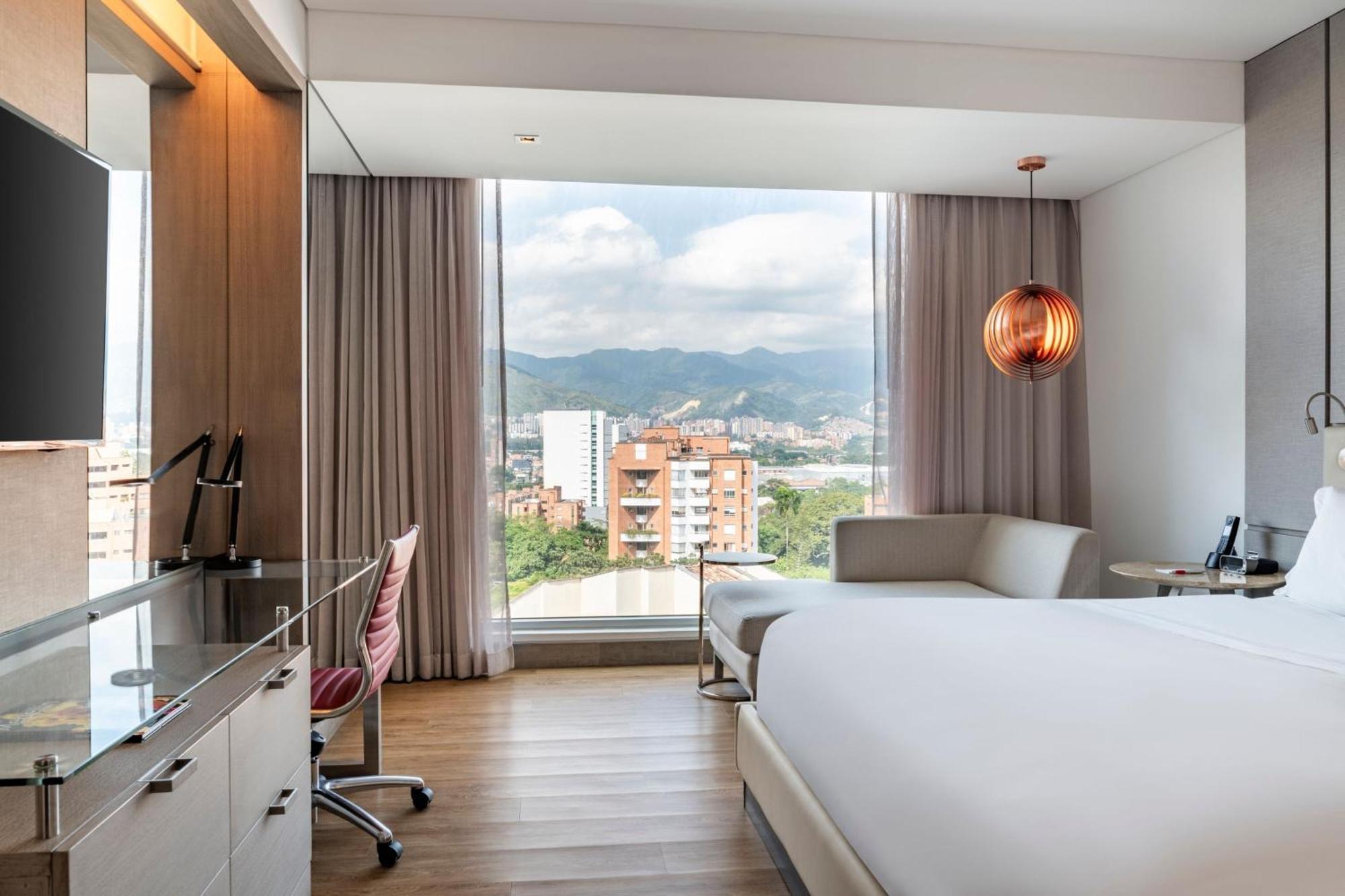 Deuxe King Room
