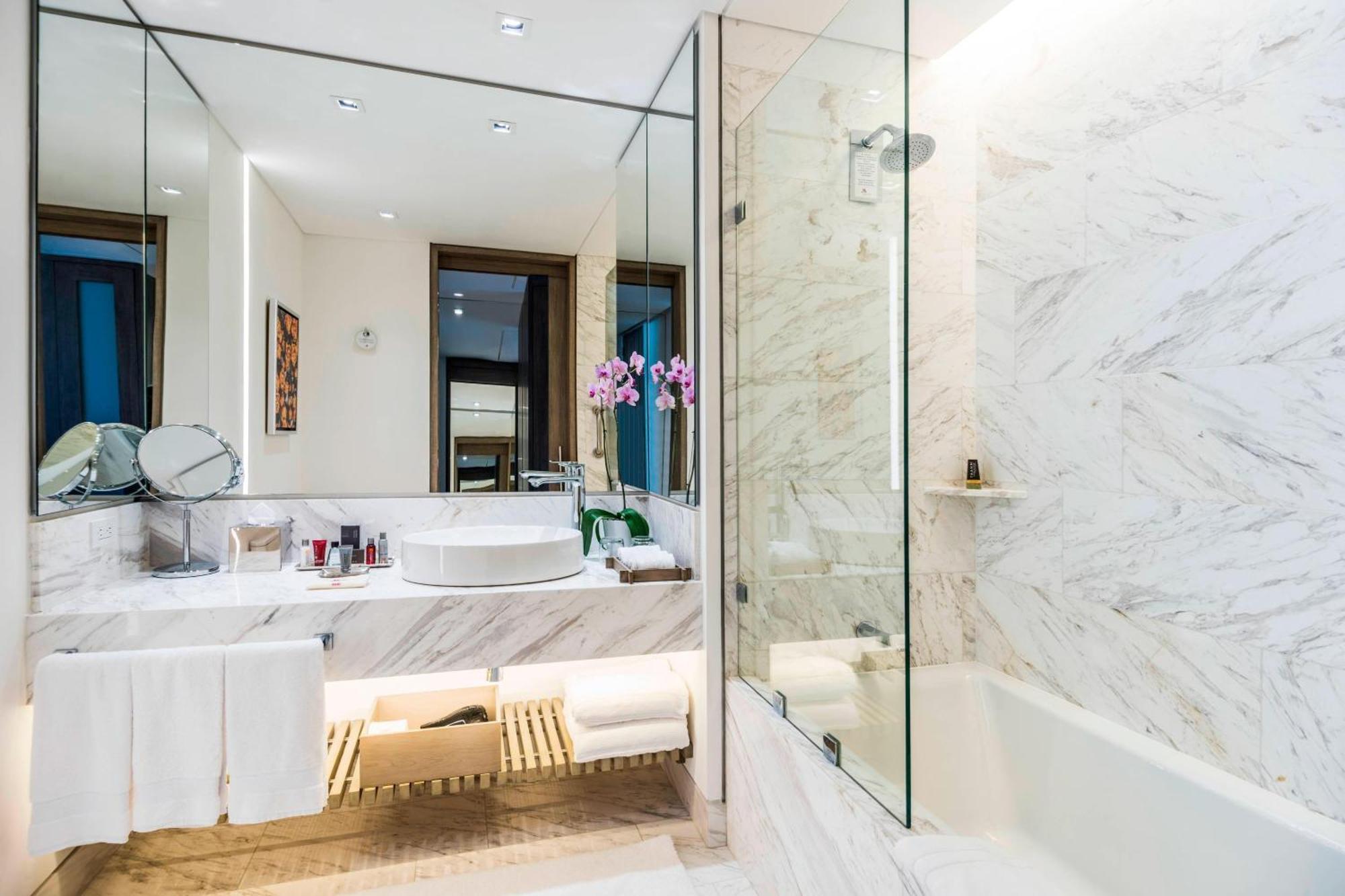 Deuxe King Room